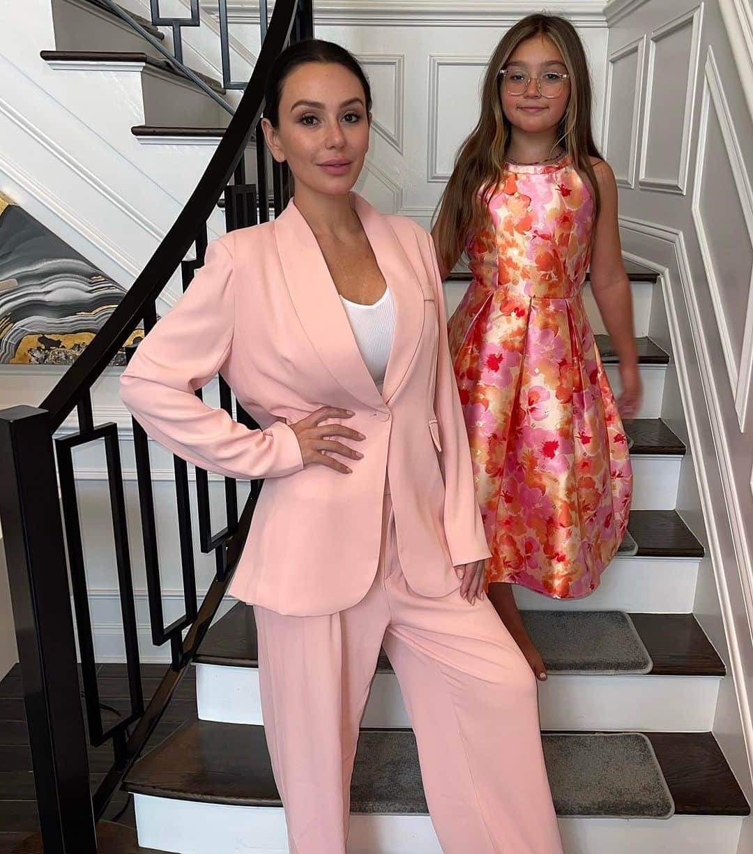 ジェイワウのインスタグラム：「@FashionNova just hit us with an even BIGGER Cyber Monday SALE! EVERYTHING 50-95% OFF!」