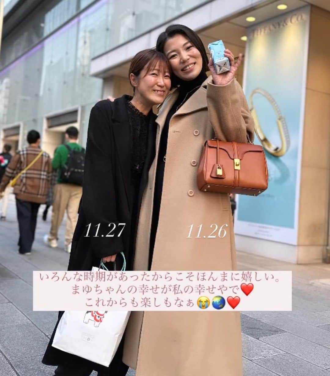 Kamada Sakurakoさんのインスタグラム写真 - (Kamada SakurakoInstagram)「🤎　３１歳。  2023.11.27 大好きな人の晴れ舞台。 大好きなみんなと一緒に過ごせたお誕生日 ありがとうが溢れる。  ＿＿＿＿＿＿＿＿＿＿＿＿  たくさん、たくさん 愛に溢れたメッセージ ありがとうございます😭💗  ほんとに幸せものだなぁと感じてます。 これまでもたくさんの方に支えてもらって 今の私がいるけど、間違いなく今年が一番  『 桜子  生まれてきてくれて ありがとう 』  と、言っていたただきました。  たくさんの方からそういただいて  涙がとまらなかったです。  ずっと、何かを追い求めてきて 何者かになろうと頑張ってきたからこそ  生まれてこれたことに こんなにもありがとうを いただけたことは初めてで 本当にうれしい。  お誕生日は その１年をどう生きたかがわかる一日と 聞いたことがあります。  今年一年もいろんなことがあったけど  でも、後悔なく 『好きな自分』で  目の前のひとが喜ぶことを、心を込めて  生きられるようになれたなぁと感じてます。  そして、今年はたくさんのことに チャレンジできた一年。  ２０代の１０年の集大成が  @wellmeschool_diet   につまってると感じてる。  支えてもらってありがとうございます  2024 は さらに。  大好きなひとたちと 面白い世界をつくっていきたい。  今この瞬間、幸せを感じていきたい。  世界中のひとたちが幸せでありますように。  ただただそれだけを願っています。  お母さん、産んでくれて育ててくれて 本当にありがとう。  #誕生日 #ありがとう」11月28日 0時09分 - sakurako_mahaloha