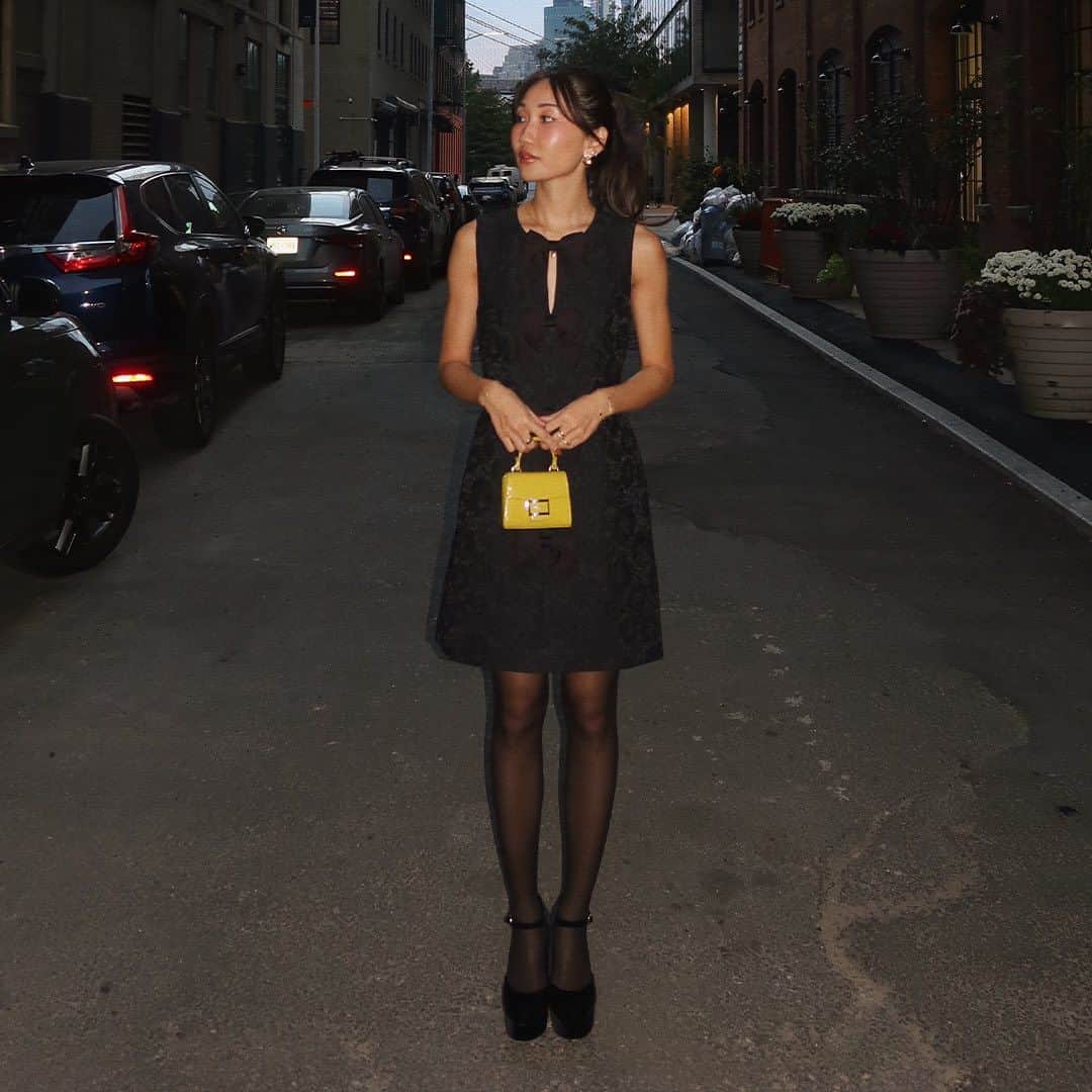 ケイト・スペードのインスタグラム：「We all know and love the LBD…but @itsyuyann is making a strong case for the LYB. #katespadeny」