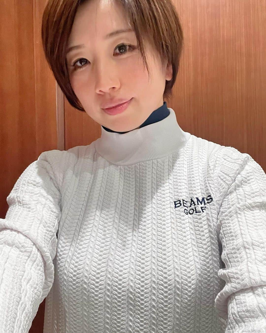 勝又優美のインスタグラム：「皆さまこんばんは！😃 今日は月曜日！夕刊フジの日でした！ 毎週月曜日は夕刊フジでゴルフレッスンをご覧ください😆 よろしくお願いします☺️  夕刊フジは電子版もおすすめ！ バックナンバーも読めます😆  夕刊フジ電子版はこちら↓ https://denshi.sankei.co.jp/application/fuji.html  今回のBEAMS GOLF新作 ウェアはこちら↓ https://www.beams.co.jp/item/beamsgolf/tops/85150016647/?color=01  #夕刊フジ #pinggolf #beamsgolf  #勝又優美 #ゴルフ #ゴルフ女子 #golf #ゴルフコーデ #ゴルフウェア #ゴルフ女子コーデ #ゴルフレッスン #golfstagram#ゴルフウェアレディース #ゴルフファッション #ゴルフ好き #ファッション #ファッションコーデ #ゴルフスイング#腰痛ゴルファー @beamsgolf」