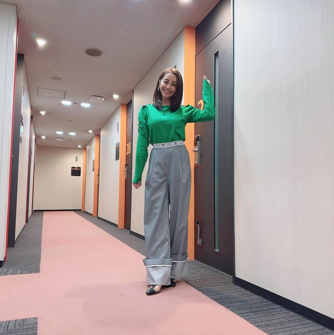 熊切あさ美のインスタグラム：「今日も一日お疲れ様でした☺️ 髪をきくりんに切ってもらいました✨ @ing_aoyama  @kikurin.1030  久しぶりにわたしにしては短め😌 #熊切あさ美」