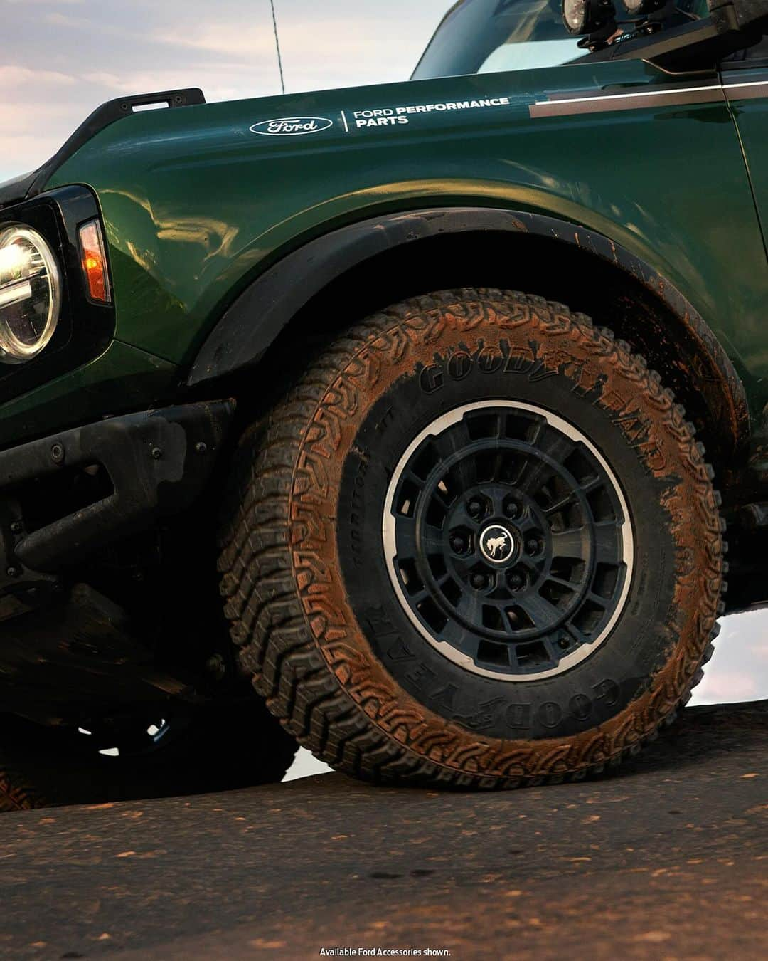 Fordさんのインスタグラム写真 - (FordInstagram)「Gear up for off-road greatness with the all-new Ford Performance Wheel Kit. Available in both Matte Black and Bronze at the link in our bio.」11月28日 0時44分 - ford