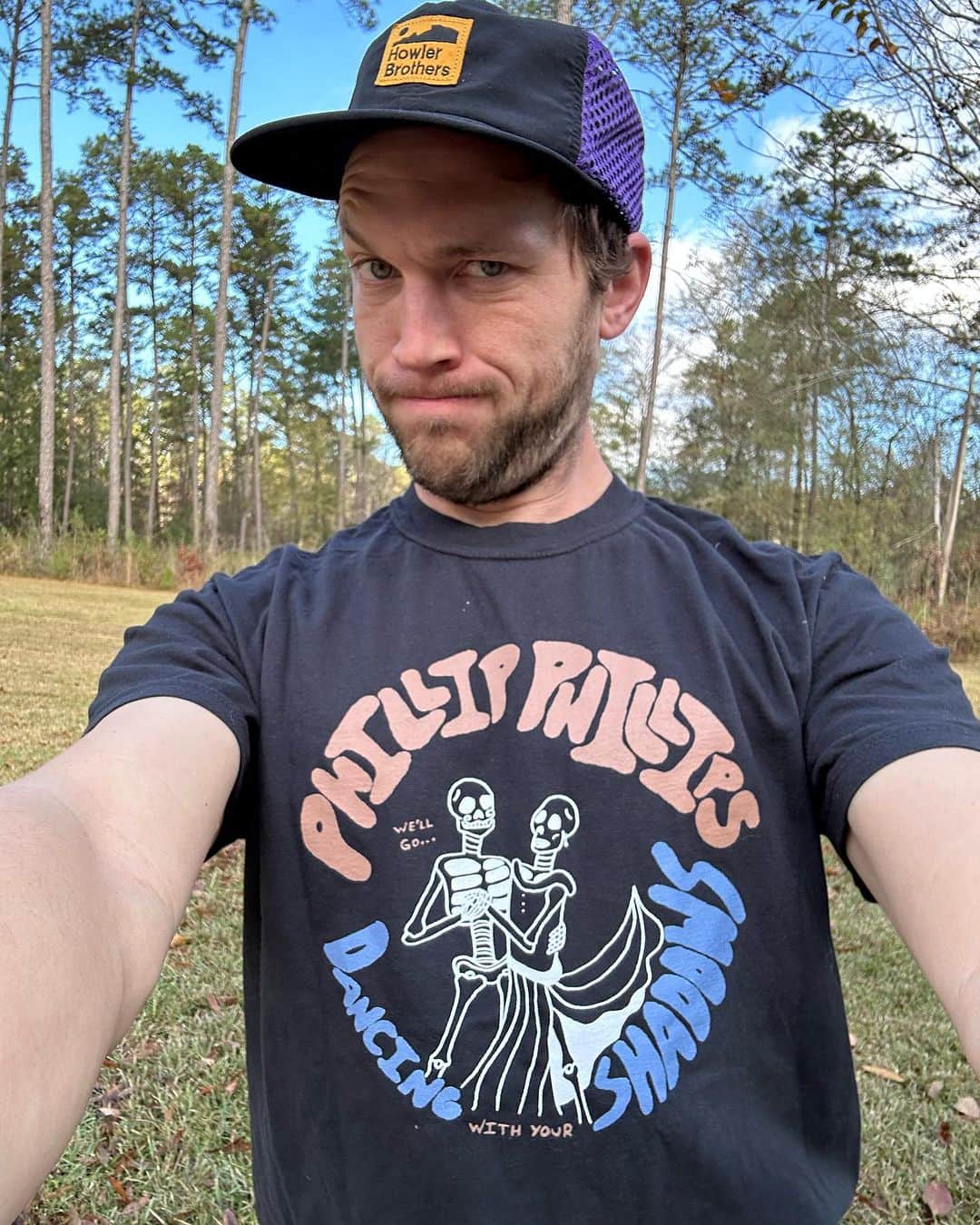フィリップ・フィリップスのインスタグラム：「If you wanna look like me and always have my name near your body, you can grab one of these fine merch items on my website for a good deal! CYBER MONDAY RIGHT?? Whatever it’s called, go check em out! Love ya lots. Link in BIO  Side note: Patch was so excited about the “Strangers” hoodie, he pooped on it. That’s how amazing these items are. Ok bye.」