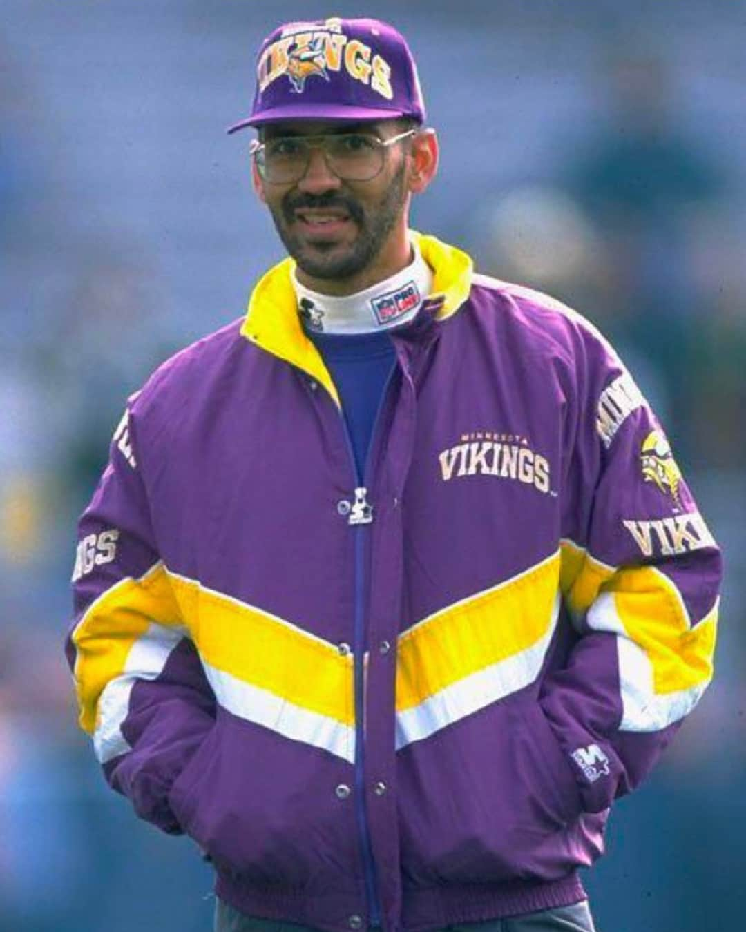 スターターのインスタグラム：「Walk down memory lane— Former American football player and coach Tony Dungy #starter #fromthearchive #vintage #Vikings」