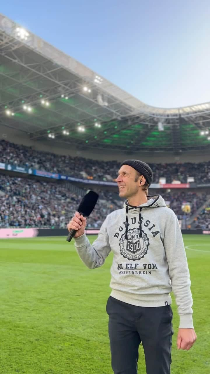 ボルシア・メンヒェングラートバッハのインスタグラム：「Pre-match ritual 😍🏟️ Wer von euch ist am Samstag mit dabei?   #DieFohlen」