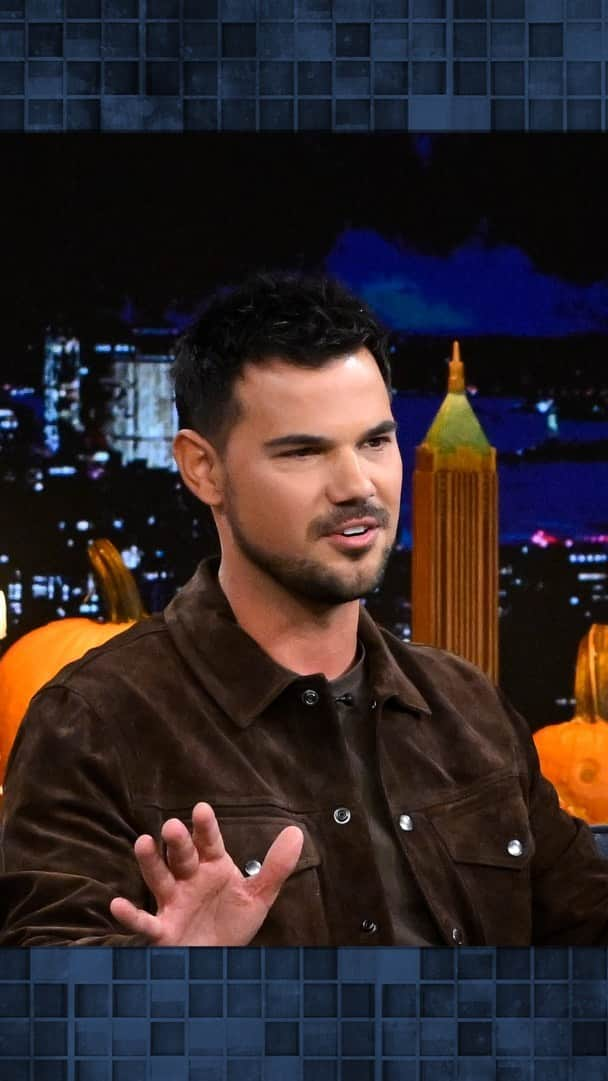 テイラー・ロートナーのインスタグラム：「@taylorlautner talks about co-hosting @thesqueeze with @taylautner after they began their mental health journeys together. #FallonTonight」