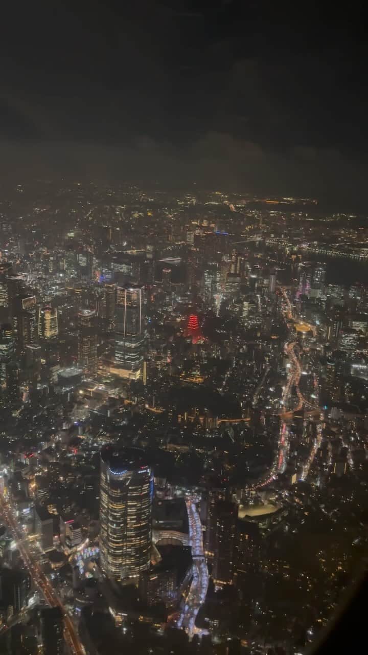 上地雄輔のインスタグラム：「🗼 #tokyo 山も大地も無いとこで俺26年も働いてんだなと思った夜🌉」