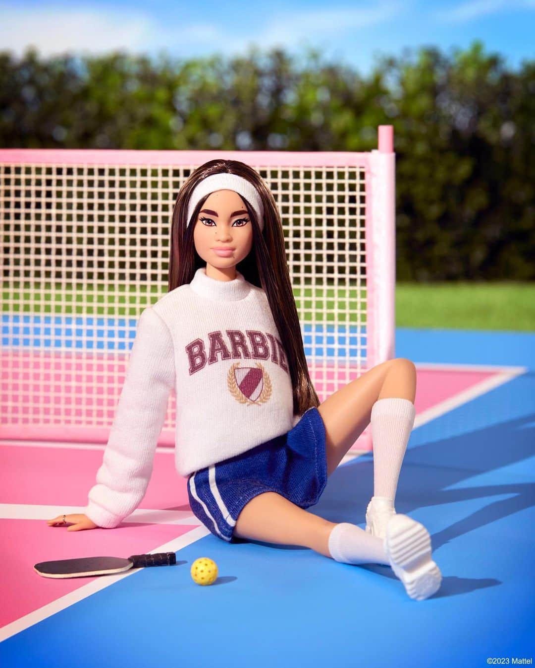 バービーのインスタグラム：「She's a (pickle) baller. 🏓 #barbie #barbiestyle⁠」