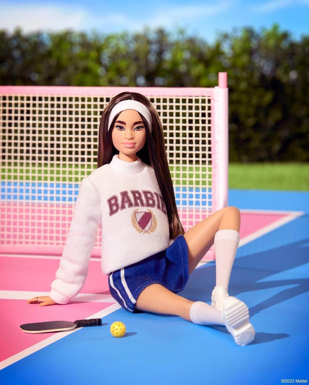 バービーのインスタグラム：「She's a (pickle) baller. 🏓 #barbie #barbiestyle⁠」