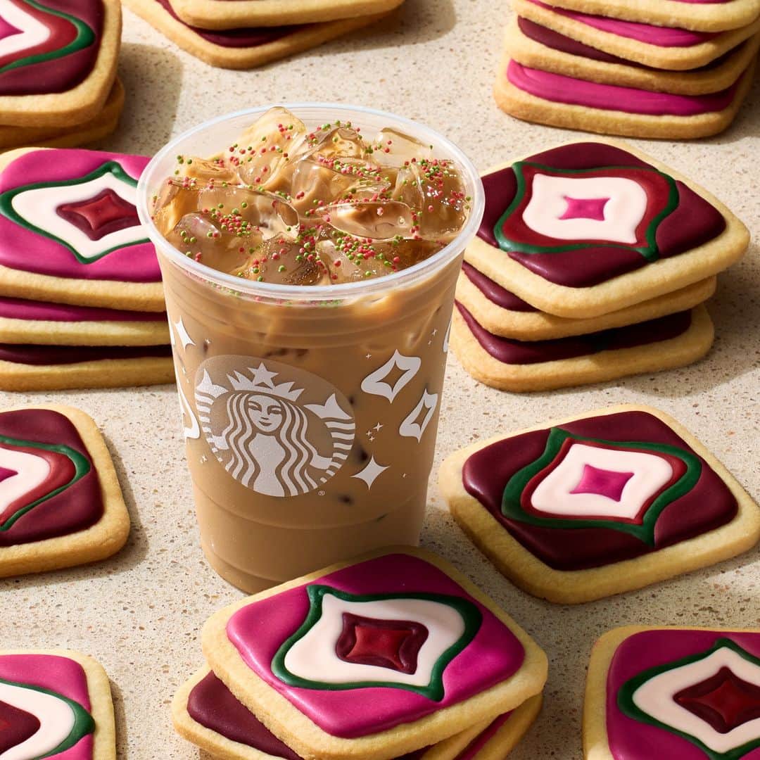 Starbucksのインスタグラム：「Deliciously decorated. The Iced Sugar Cookie Almondmilk Latte is back.」