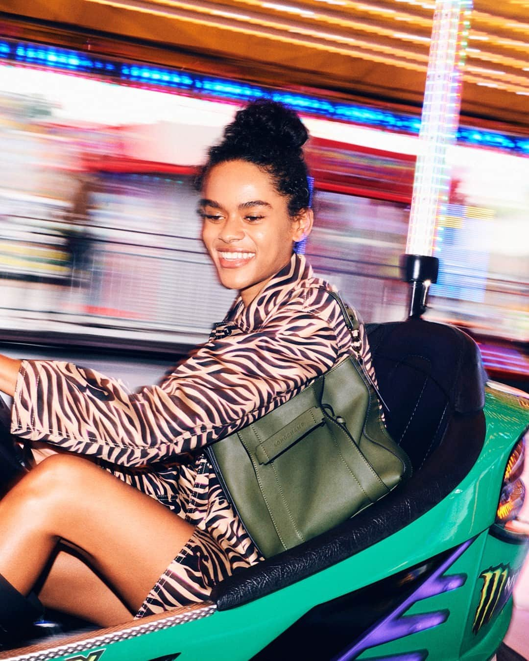 Longchampのインスタグラム：「Fasten your bag.  Collection: #ParisIsAParty  Bag: #Longchamp3D  Photographer: Matteo Montanari  Stylist: @norabordjah  Model: @____mikasantos  Hair: @chiwonghair  Make-up artist: @adrienpinault   #Longchamp #Parisisaparty #endoftheyear #newcollection #LongchampSS24 #christmas #christmasoutfit #newyear2024 #newyearoutfit #party #giftideas #greenbag #leatherbag #longchampbag #partyvibes #longchamp3D #shoulderbag」