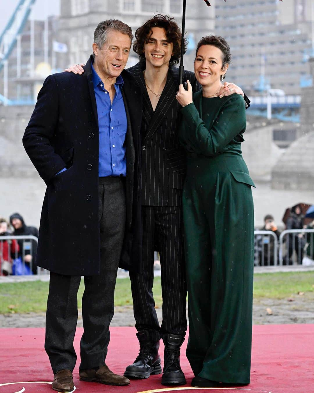 Just Jaredさんのインスタグラム写真 - (Just JaredInstagram)「Timothee Chalamet poses for photos with Olivia Colman and Hugh Grant during the “Wonka” photo call in London. Also in attendance at the event were co-stars Calah Lane, Rowan Atkinson, Keegan-Michael Key, and Sally Hawkins. See more photos at JustJared.com! #TimotheeChalamet #OliviaColman #HughGrant #CalahLane #RowanAtkinson #KeeganMichaelKey #SallyHawkins Photos: Getty」11月28日 1時09分 - justjared