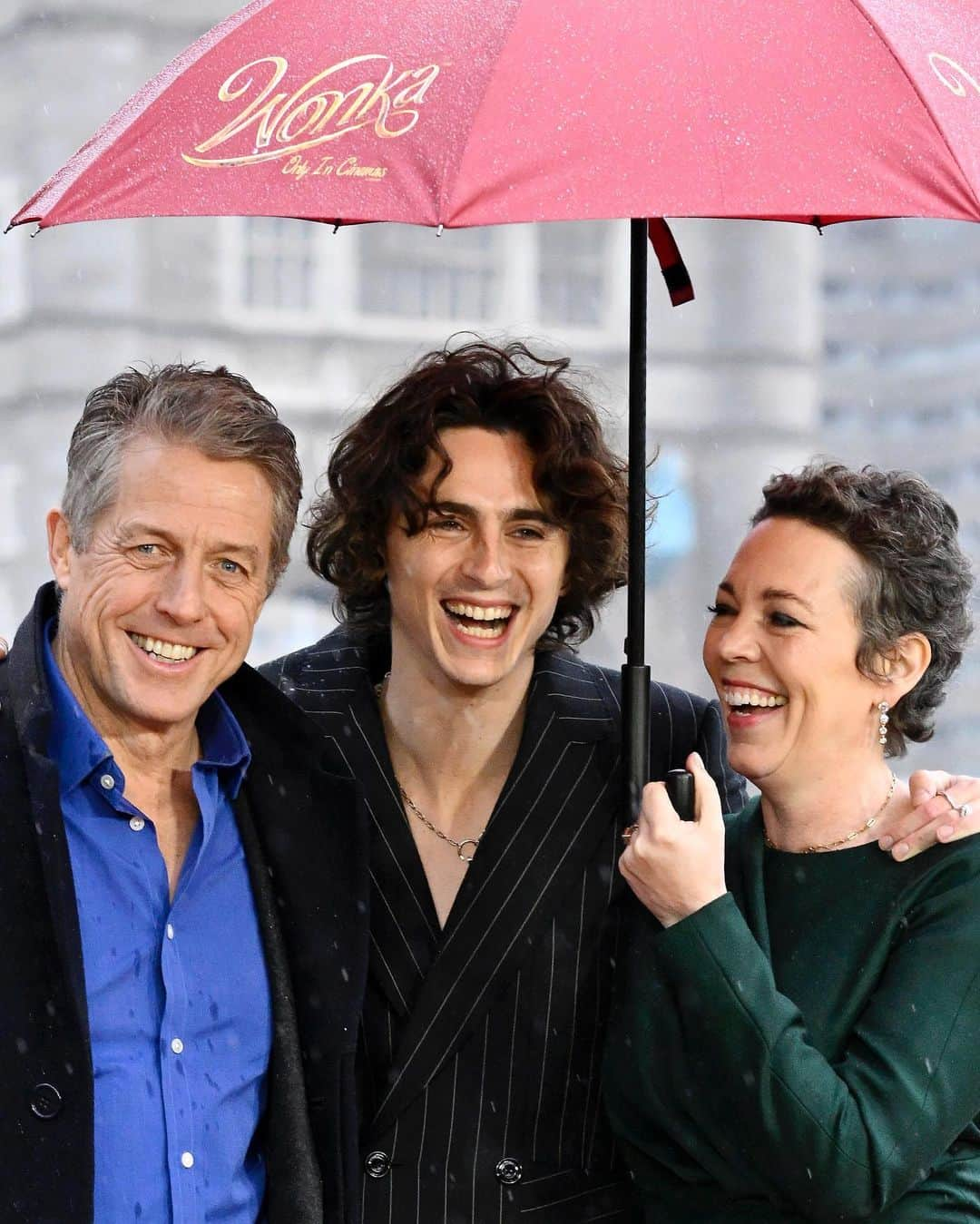 Just Jaredさんのインスタグラム写真 - (Just JaredInstagram)「Timothee Chalamet poses for photos with Olivia Colman and Hugh Grant during the “Wonka” photo call in London. Also in attendance at the event were co-stars Calah Lane, Rowan Atkinson, Keegan-Michael Key, and Sally Hawkins. See more photos at JustJared.com! #TimotheeChalamet #OliviaColman #HughGrant #CalahLane #RowanAtkinson #KeeganMichaelKey #SallyHawkins Photos: Getty」11月28日 1時09分 - justjared