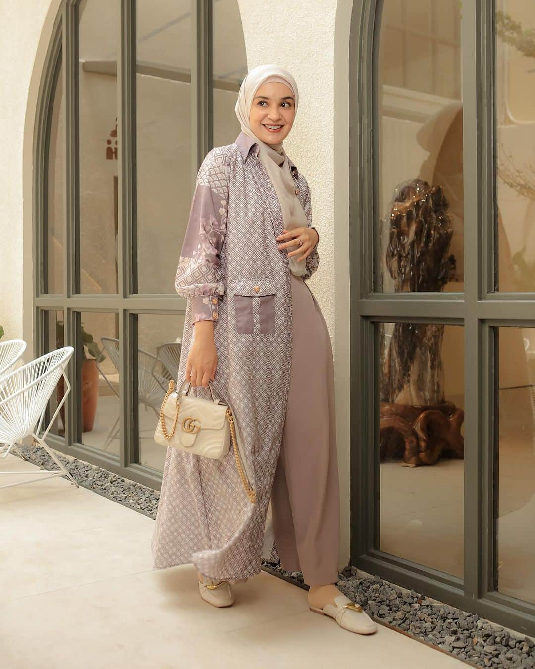 Shireen Sungkarさんのインスタグラム写真 - (Shireen SungkarInstagram)「Assalamualaikum Shister🤍🤍  Masya Allah dress model gini bener2 aku suka banget jadiin outer😍 aku juga mau kasih tau pengumuman pemenang nih, selamat yaa untuk :  @heyharuna_ @ristyamarshela @nabil4_91 @widyatnasatria77 @nandawahyuu_」11月27日 16時19分 - shireensungkar