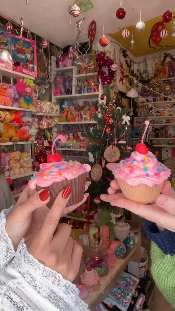 おもちゃやSPIRALのインスタグラム：「sheer Holiday Pop-Up 商品紹介🕯️🧁🤎🎄🩷」