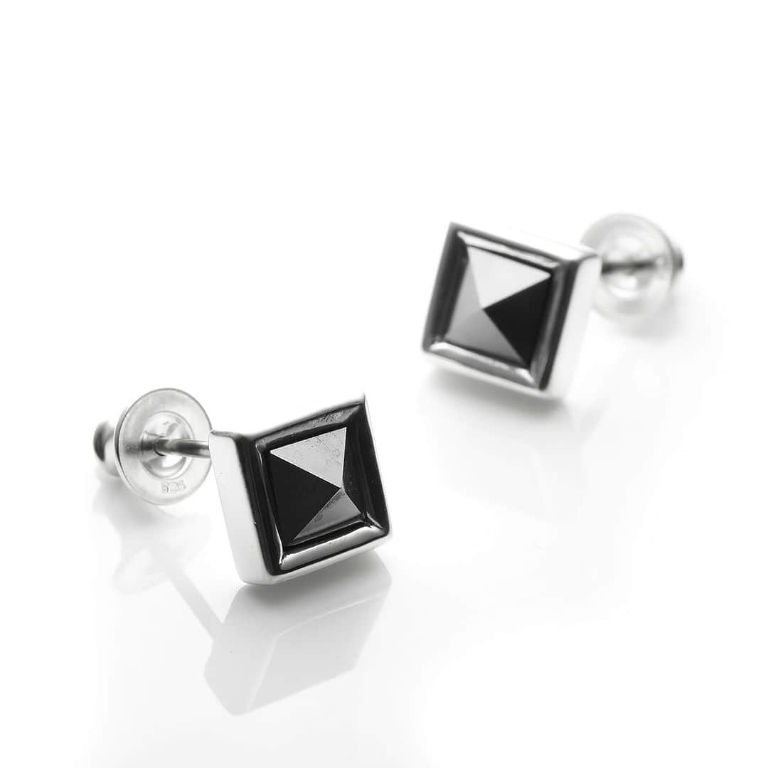 プエルタ・デル・ソルさんのインスタグラム写真 - (プエルタ・デル・ソルInstagram)「♙ ♜ ♝ ♞ ♛  【Hematite Studs Pierce】 オリジナルのスタッズカットが施されたヘマタイトがセットされたスタッドピアス✴︎✴︎✴︎  PC195/¥13,200  #PUERTADELSOL #プエルタ #プエルタデルソル #accessory  #jewelry #ジュエリー #アクセサリー  #恵比寿 /03-5489-9470 @puertadelsol_official  #大阪 /06-6136-5345  @puertadelsol_osaka」11月27日 16時33分 - puertadelsol_official