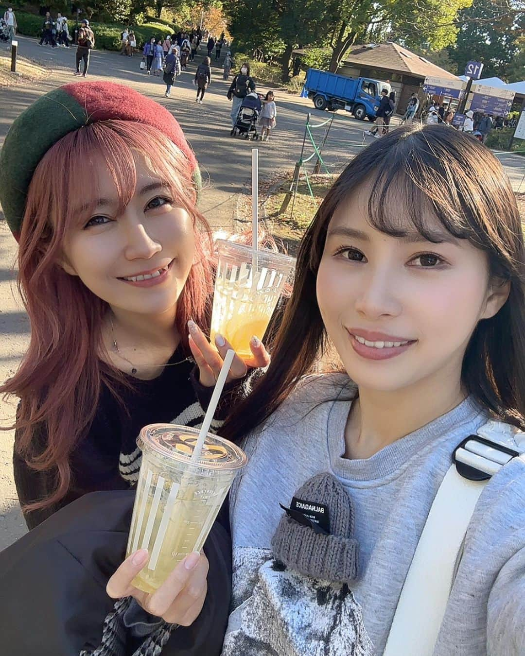 柊木里音さんのインスタグラム写真 - (柊木里音Instagram)「@michiru_burlesque_yavay  みちるさんとイルミネーション観に行ったよ🫶🏻✨  紅葉を肌で感じながらお散歩して、 いっぱい写真も撮って楽しかった🍂✨  #昭和記念公園 #イルミネーション」11月27日 16時34分 - hiiragi_rion