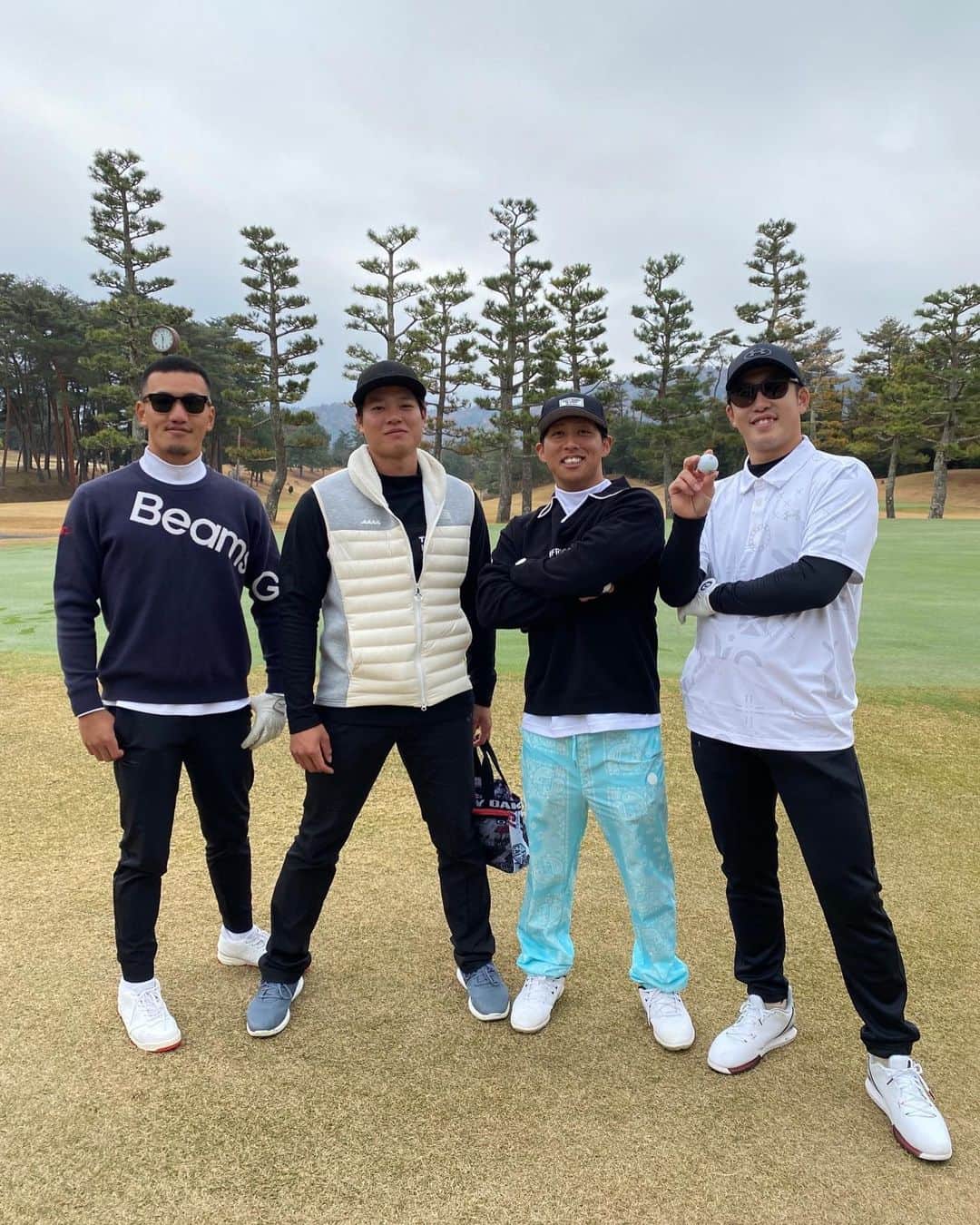 小園海斗のインスタグラム：「選手会ゴルフ最高に楽しかったです！ 矢野ライオン🦁  #カープ #選手会ゴルフ」