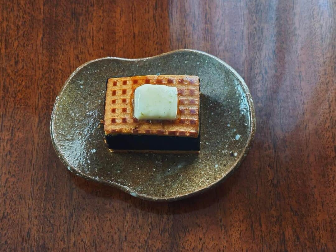 樹神さんのインスタグラム写真 - (樹神Instagram)「時たまあんバター。  ちょっと温めた番餅にカルダモンバター乗っけ、 カロリーくださいな日。」11月27日 16時41分 - kotamaofficial