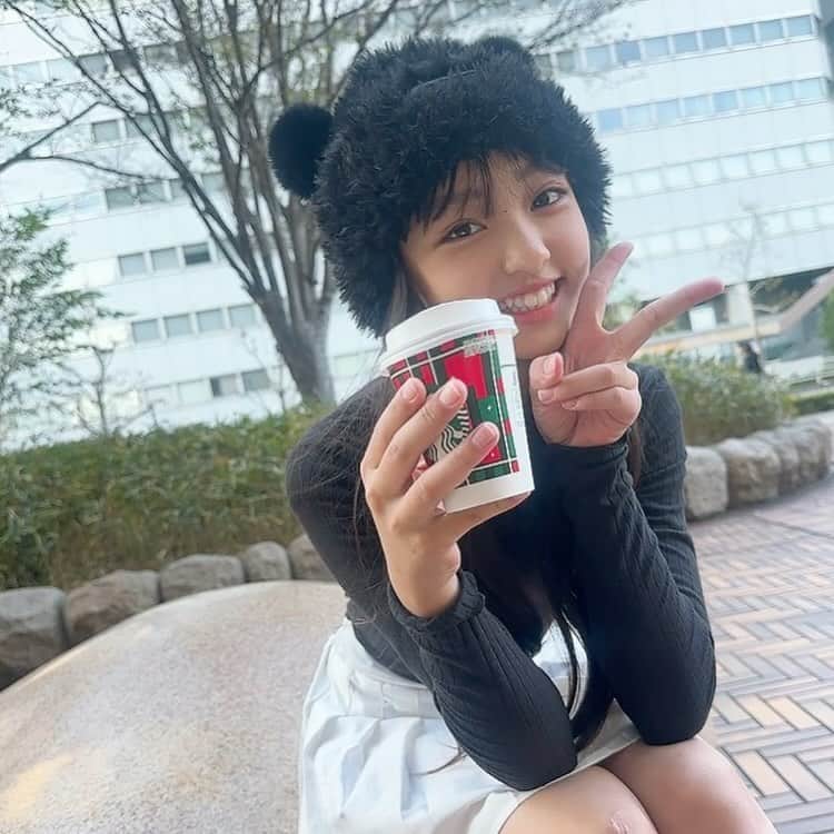 喜島結乃さんのインスタグラム写真 - (喜島結乃Instagram)「♡yuno♡ ㅤㅤㅤㅤㅤㅤㅤㅤㅤㅤㅤㅤㅤ お友達とスタバで待ち合わせ📷 今日は代休だったからみんなで BB行って遊んだよ❤️ ㅤㅤㅤㅤㅤㅤㅤㅤㅤㅤㅤㅤㅤ 楽しい連休でした✨✨ ㅤㅤㅤㅤㅤㅤㅤㅤㅤㅤㅤㅤㅤ #喜島結乃  #js4 #4年生 #10歳 #撮影  #女の子 #女の子コーデ #スタバ」11月27日 16時42分 - yuno_0421