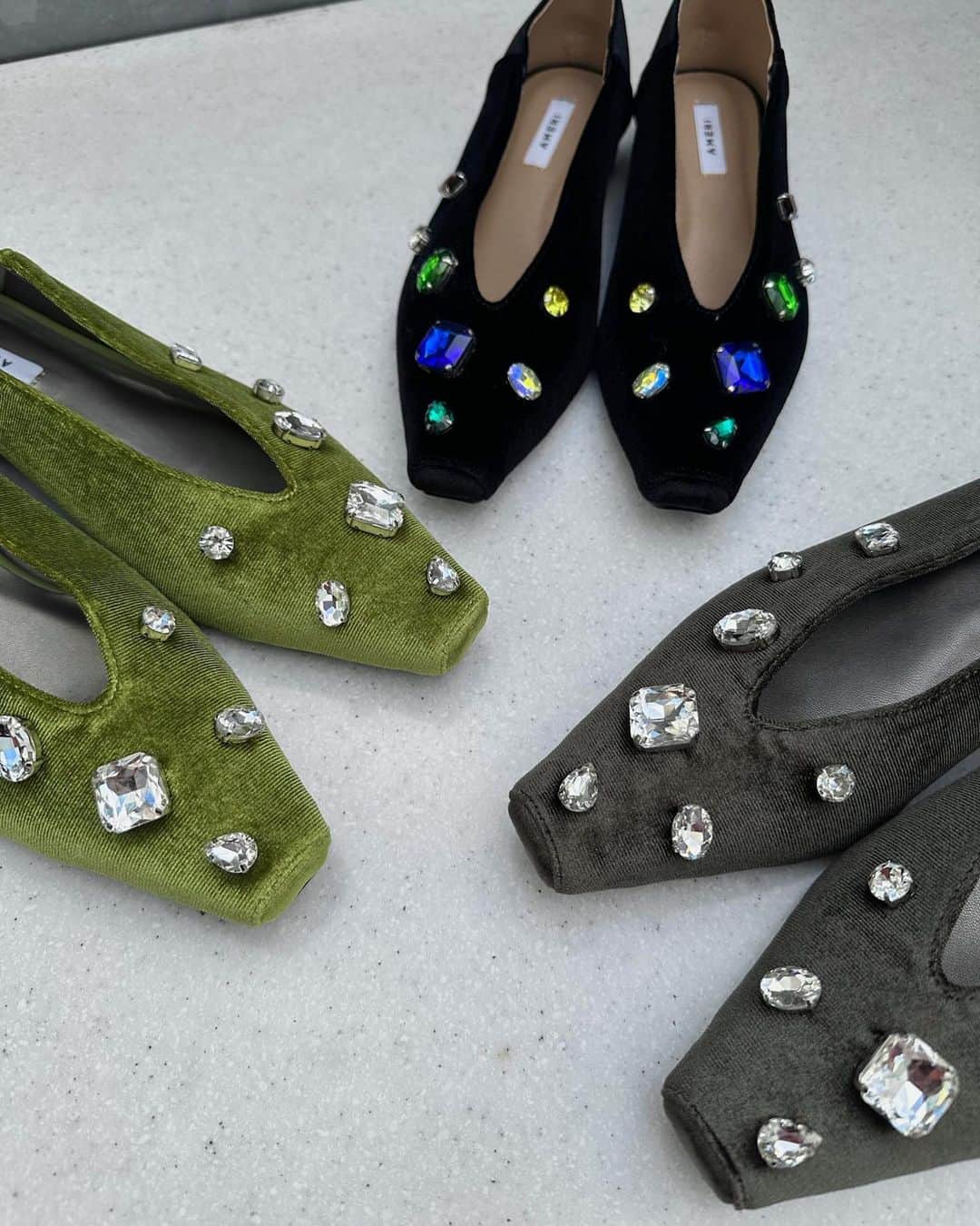 Ameri VINTAGE LUMINE SHINJUKUのインスタグラム：「.   New arrival ———  11/28(Tue)release  UND BIJOU FLAT PUMPS (02321290750) ￥20,350 tax in  ピスタチオ/ブラック/グレー S,M,Lサイズ  @_23_ayana 164cm Mサイズ着用  MANA 156cm Lサイズ着用  @amerivintage #amerivintage  #ameri #ameri_staffsnap #ameri2023autumnwinter」