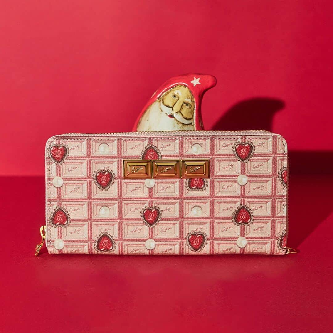 キューポットのインスタグラム：「【NEWS】~Heart Strawberry Chocolate~ Ready to make your wish? Share with us what you’d like Santa to bring this year! Our original bag&wallets are not only compact and useful, but they’re also perfect for storing all your essential items.🎅🎁💗 ⁠ ⁠ ■Cart open at 2023-12-02 12:00 (JST)⁠ https://intl.q-pot.jp/collections/bag-wallet-heart-strawberry-chocolate」