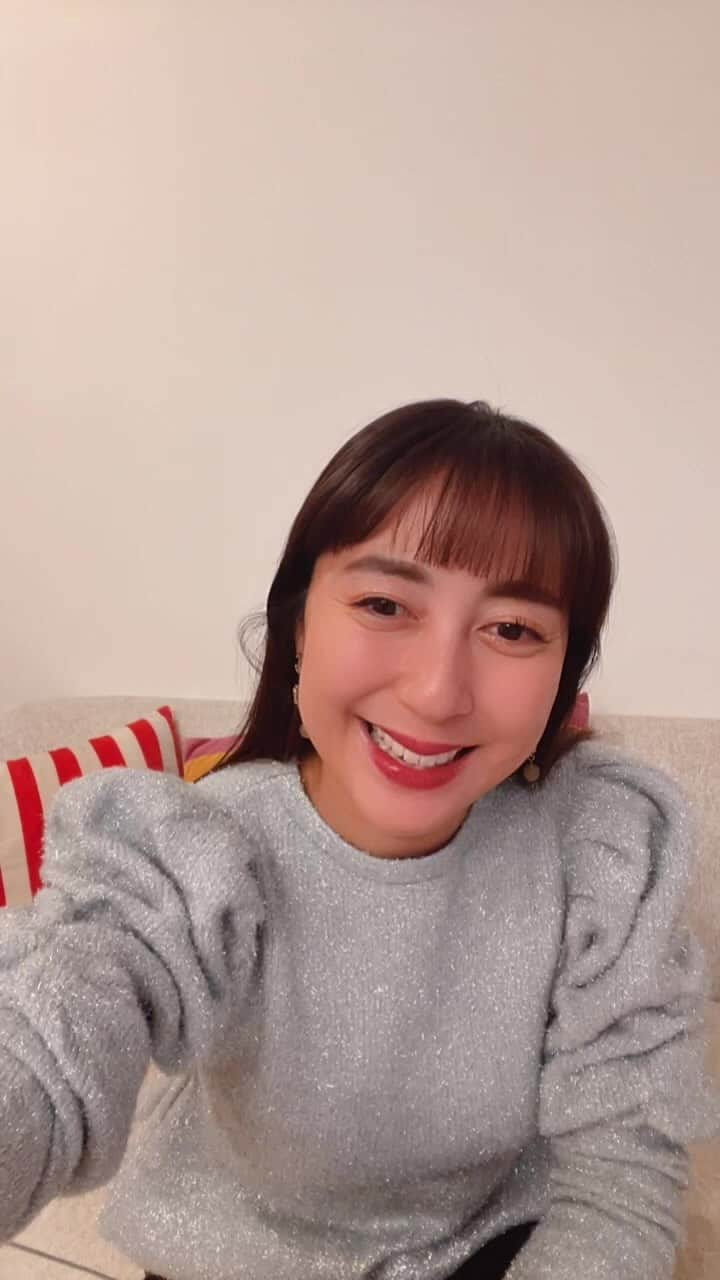 小川ひとみのインスタグラム：「楽しい時間を ありがとうございました🥰 "Glittering knit"のお色味や デザイン、サイズ感 伝わるといいな❤️ #thankyou❤️」