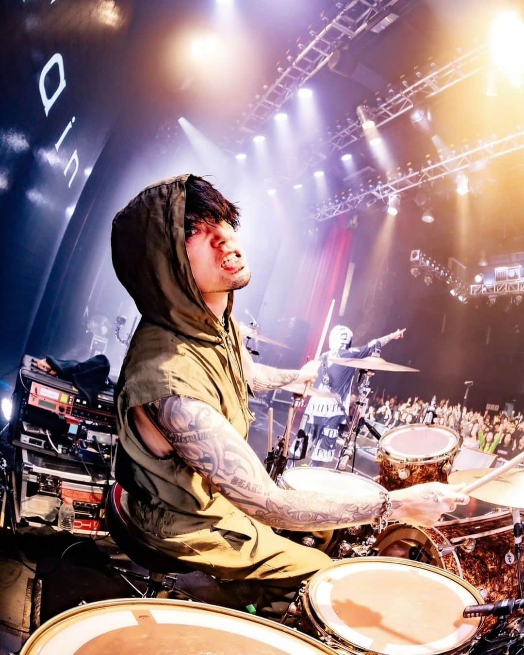 Katsuma のインスタグラム：「早くライブやりてーよう🥁🔥  photo @fujiitaku」