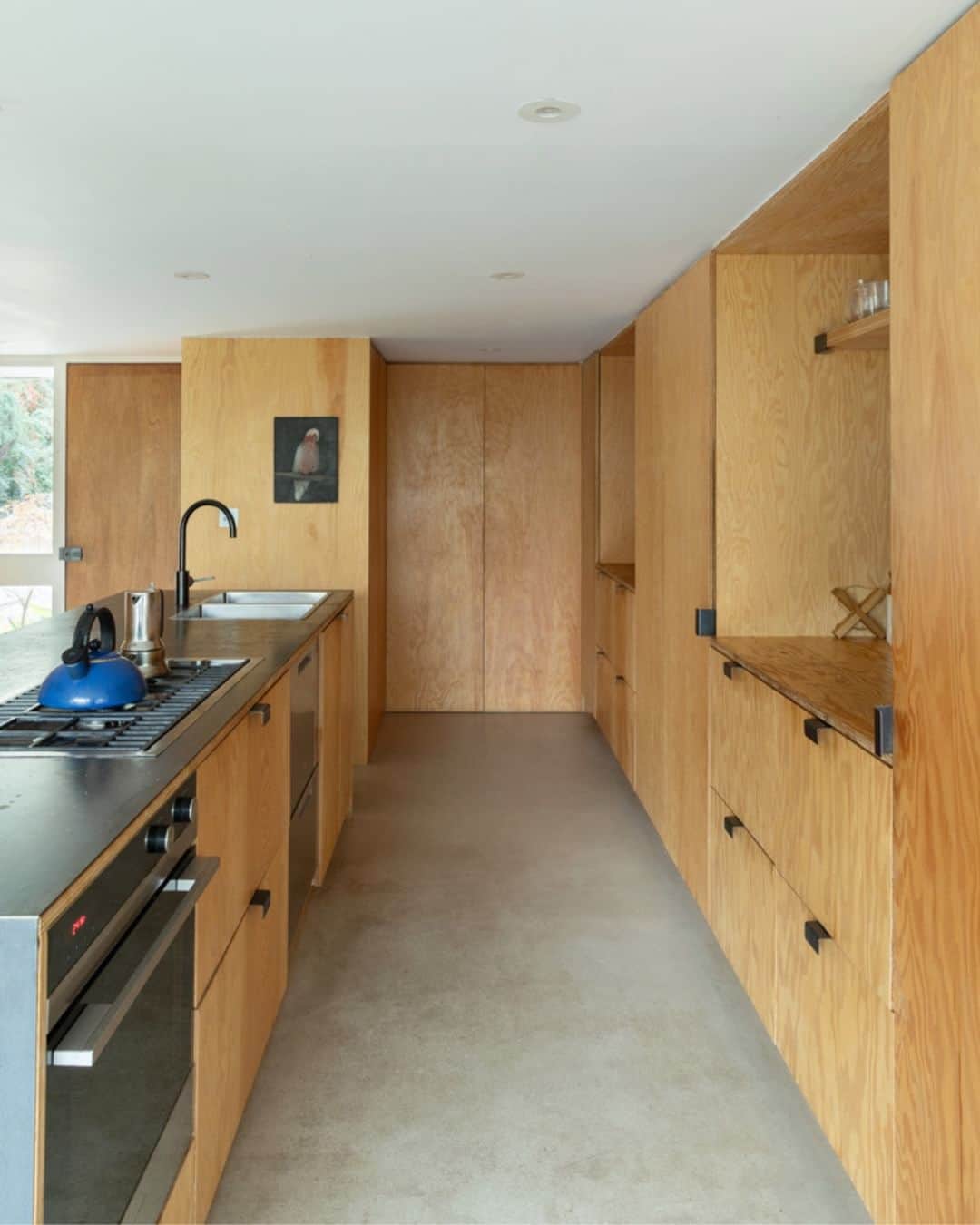 The Modern Houseさんのインスタグラム写真 - (The Modern HouseInstagram)「#forsale Modern Living: A 1960s family home in Denmark Hill, south-east London, designed by architect Peter Moiret and carefully renovated by Marcus Lee.  Follow the link in bio for the sales listing.  The Hamlet III, London SE5」11月27日 17時00分 - themodernhouse