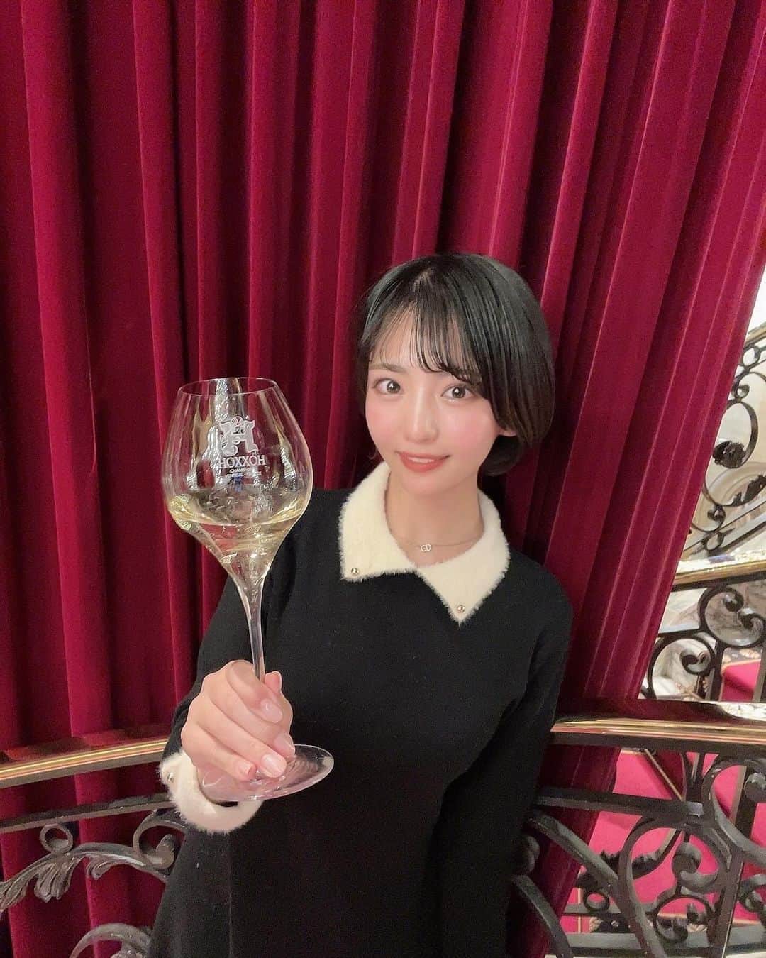 佐々木萌香のインスタグラム：「.  🥂𝘏𝘖𝘟𝘟𝘖𝘏 𝘊𝘩𝘢𝘮𝘱𝘢𝘨𝘯𝘦 𝘚𝘦𝘤𝘳𝘦𝘵 𝘗𝘢𝘳𝘵𝘺♡  ご招待ありがとうございました🐈‍⬛  HOXXOH Champagne飲みやすくて美味しかったです🥂  皆様もクリスマスやイベントにぜひ🥂  .  ＃オックス #HOXXOH #シャンバン＃シャンバーニュ#PR」