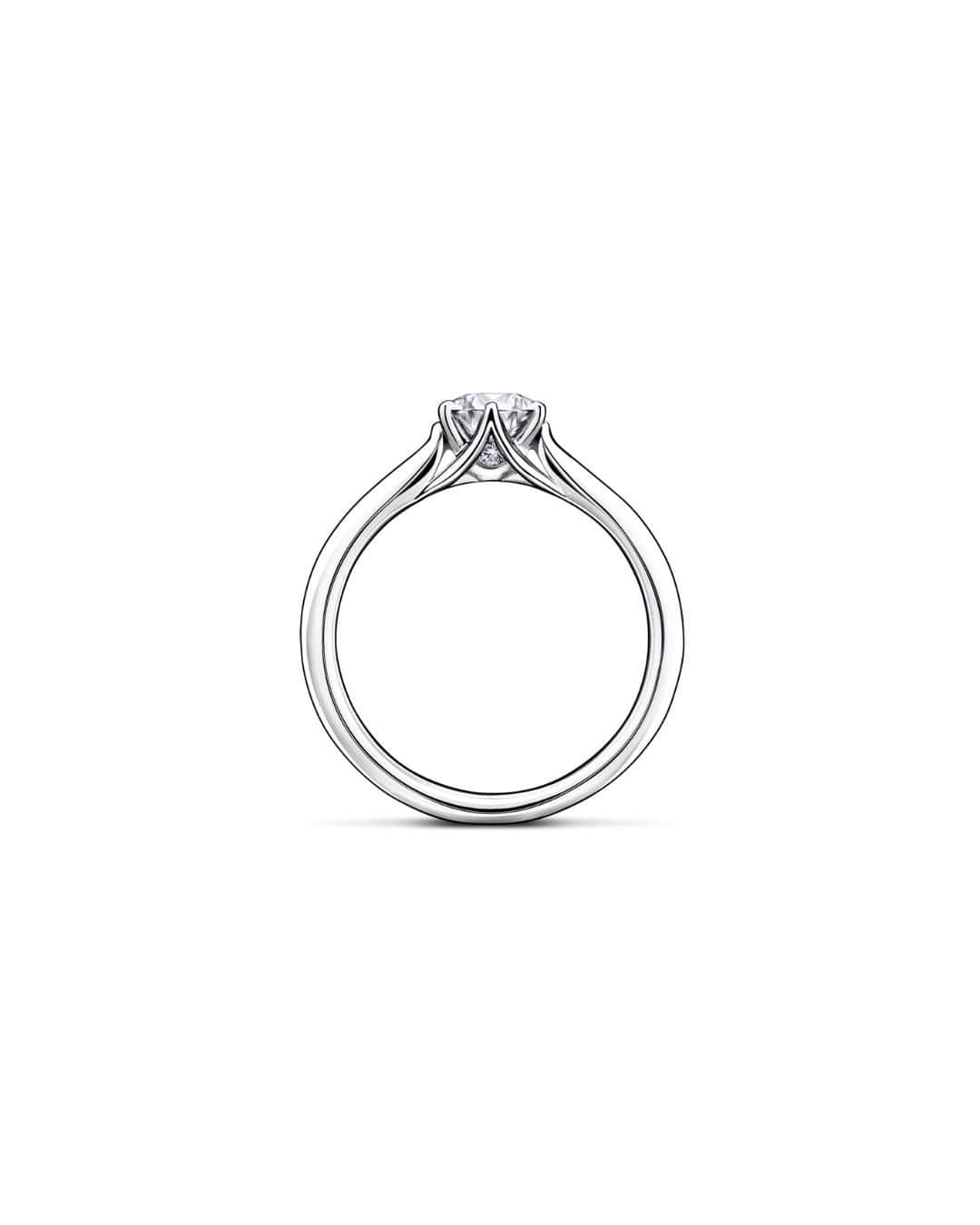ラザール ダイヤモンド ブティック公式 | 婚約・結婚指輪さんのインスタグラム写真 - (ラザール ダイヤモンド ブティック公式 | 婚約・結婚指輪Instagram)「ー 愛のシンボルとなるダイヤモンドの輝き ー  厳選したダイヤモンドの原石に、 贅沢なカッティングを施したダイヤモンドの輝きが美しい、 ラザール ダイヤモンドのエンゲージリング。  好高感度な世界中の花嫁から選ばれる、 アイディアルメイクが生み出す 七色に輝くダイヤモンド。  純真な愛の証を、指もとで輝かせて。  ＜婚約指輪＞MATHILDA  #lazarediamond #ラザールダイヤモンド #婚約指輪 #エンゲージリング #NEWYORK #NYC #ダイヤモンド #ダイヤモンドリング #ブライダルリング #ブライダルリング専門店」11月27日 17時00分 - lazarediamond_boutique