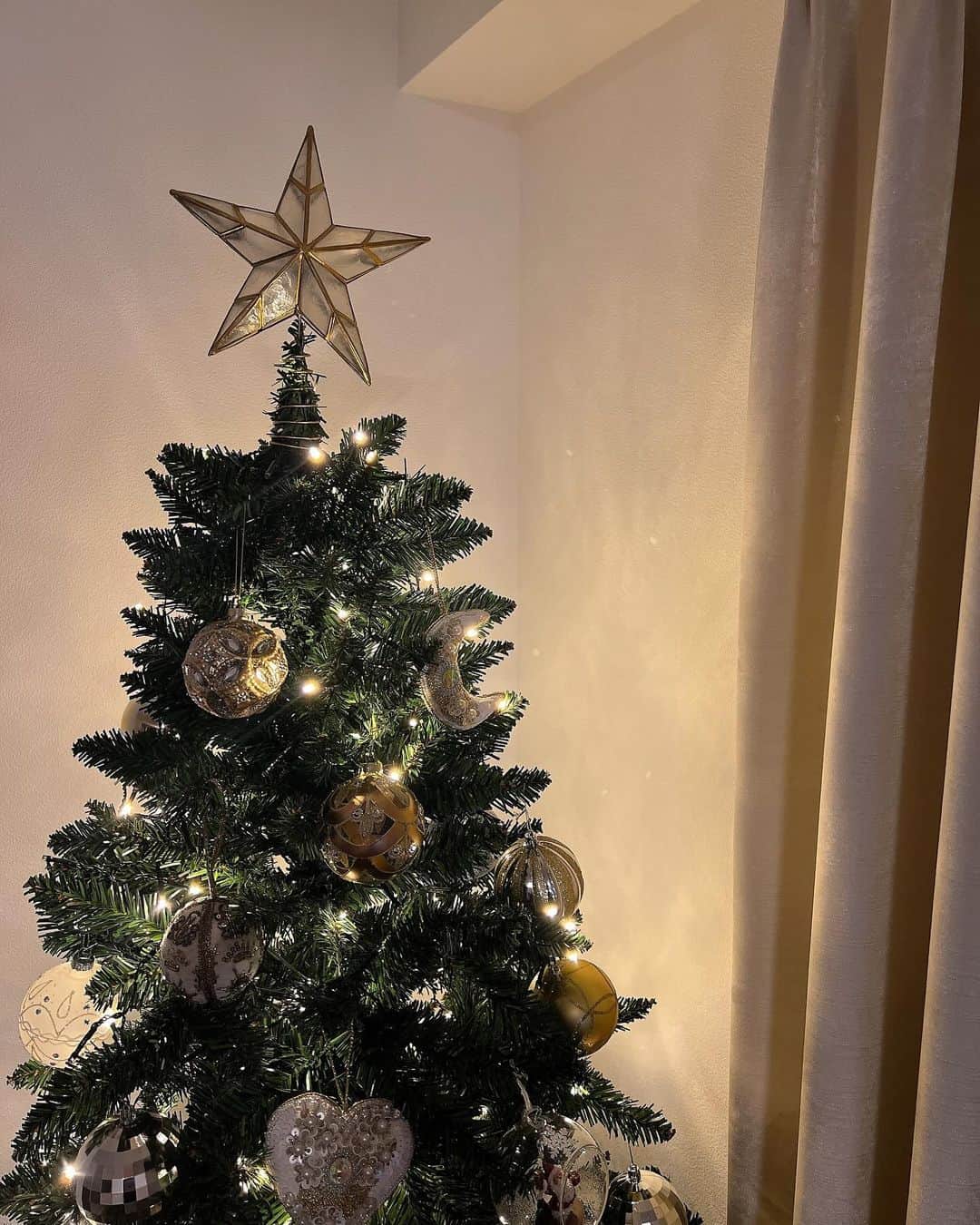 山本里菜さんのインスタグラム写真 - (山本里菜Instagram)「. 我が家にもクリスマスが🎄❤️ テンション上がりますね！  #クリスマスツリー #christmas」11月27日 17時01分 - rinayamamoto_0622