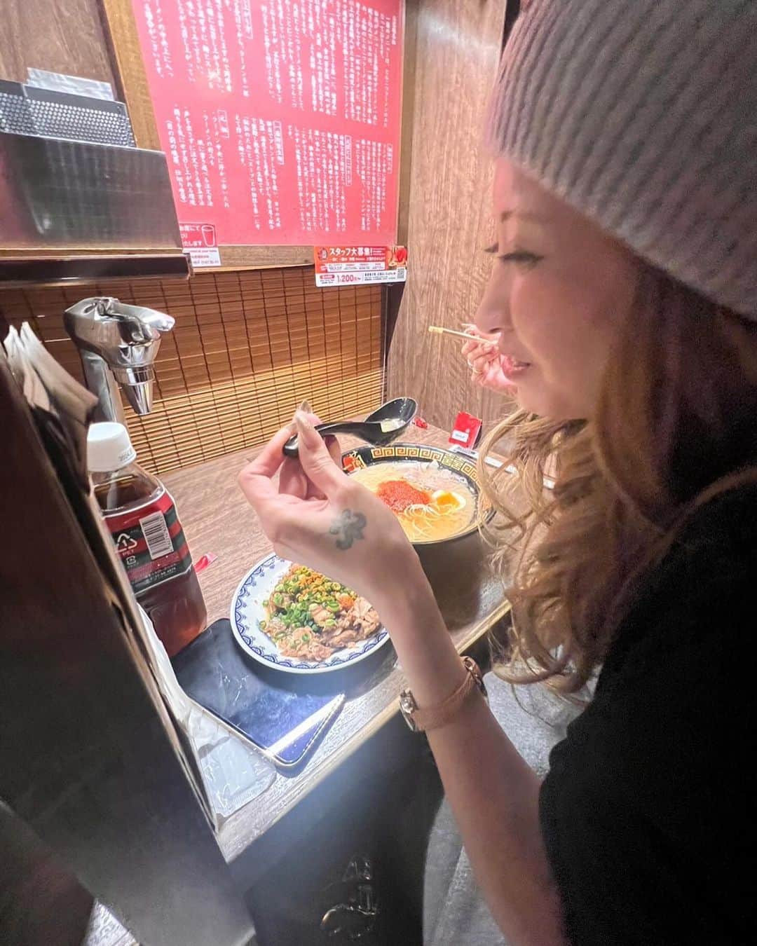 一井悠理さんのインスタグラム写真 - (一井悠理Instagram)「爆食い🤣 #lunchからのラーメン #一蘭 #lunch #大食い #大食い女 大親友と一緒に #大親友」11月27日 17時13分 - yuripoyo.1212