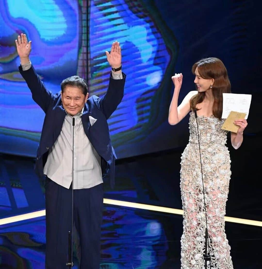 リン・チーリン（ファンアカウント）のインスタグラム：「♥️感謝金馬60！ ♥️感謝北野武導演的加油！ ♥️感謝電影人！沒有一日煙火，上台的這幾呎路是電影人日積月累的努力！ 🥰金馬60的每一位入圍者你們都太棒了♥️  請繼續用你們的電影語言和世界做最美好的溝通～ 🍎也謝謝幕前幕後的每一位工作人員♥️」