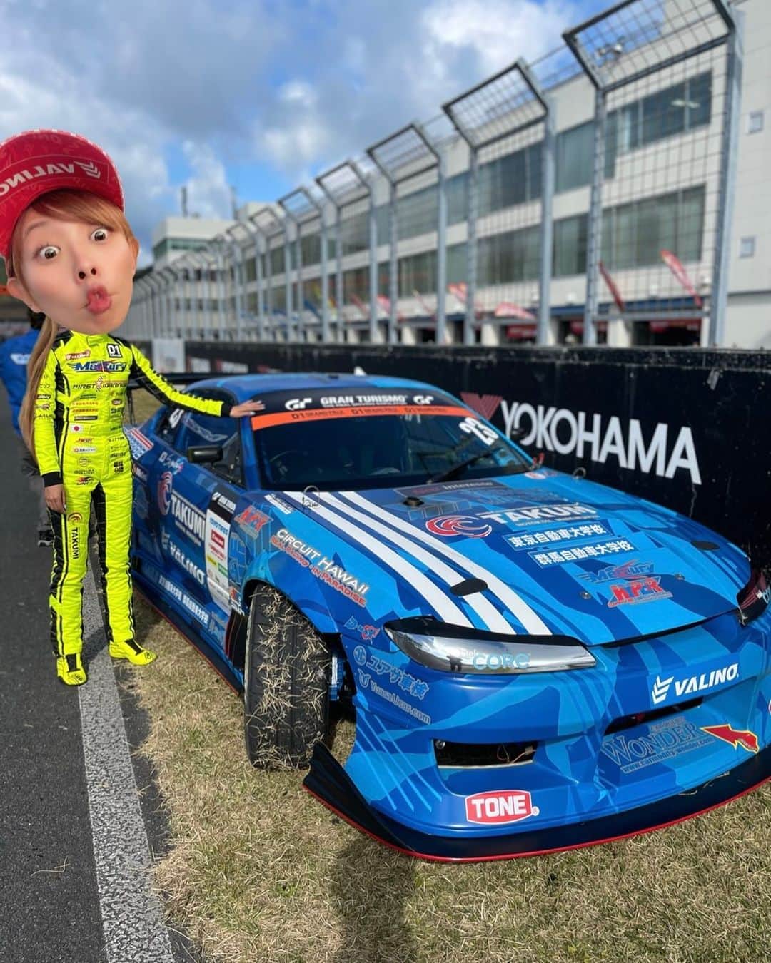 下田紗弥加のインスタグラム：「. At D1GP Autopolis‼︎  I went off the course during a solo run attempt and the grass likes me...  D1GP オートポリスー！！！ 単走本番中なのに芝生に追いやられてるシモダ.. なぁぜなぁーぜ？？😱😱😱😂😂😂  🔎YouTube【drifting sayaka】  #d1grandprix #driftgirl #silvias15 #nissansilvia #driftcar」