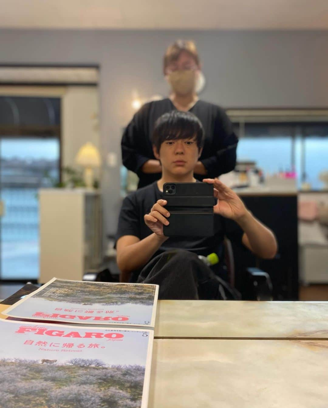 村本大輔のインスタグラム：「I had my hair cut today  今日から九州をまわるので福岡県折尾に立ち寄りいつもの場所ですこし髪を整えてライブへ。今日から熊本、鹿児島、久留米、福岡、広島→四国へ  美容室のタグ付けしておきます、お近くの方ぜひ」