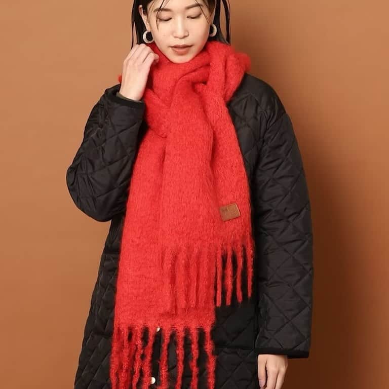 DRESSTERIORさんのインスタグラム写真 - (DRESSTERIORInstagram)「Recommended buying🧶  ドレステリアでは、バイイングアイテムでもこれから大活躍するマフラー・ストールを取り揃えています。  種類も沢山ご用意しておりますので、寒さ対策としても、ギフトなどにおすすめです🧣🎁  🏷️Traditional WeatherWear（トラディショナルウェザーウェアー） モヘヤ ロングマフラー ¥35,200(税込)  🏷️JOSHUA ELLIS（ジョシュア エリス）ブロックチェックカシミヤストール （グレー(212)） ¥75,900(税込)  ☑️商品タグからアイテムに飛べます  　 __________ __________ __________ 　 ▪️dressteriorオフィシャルアカウント @dressterior_official ⁡ ▪️メンズ用アカウント @dressterior_men ⁡ ▪️ショッププレスアカウント @dressterior_shoppress 　 __________ __________ __________ 　 　 　 　 　 #DRESSTERIOR#ドレステリア #マフラー#ストール#大判ストール#チェックマフラー#マフラーコーデ#マフラーコーデ#クリスマスギフト#自分へのご褒美」11月27日 20時00分 - dressterior_official