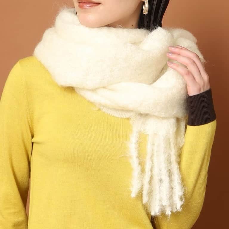 DRESSTERIORさんのインスタグラム写真 - (DRESSTERIORInstagram)「Recommended buying🧶  ドレステリアでは、バイイングアイテムでもこれから大活躍するマフラー・ストールを取り揃えています。  種類も沢山ご用意しておりますので、寒さ対策としても、ギフトなどにおすすめです🧣🎁  🏷️Traditional WeatherWear（トラディショナルウェザーウェアー） モヘヤ ロングマフラー ¥35,200(税込)  🏷️JOSHUA ELLIS（ジョシュア エリス）ブロックチェックカシミヤストール （グレー(212)） ¥75,900(税込)  ☑️商品タグからアイテムに飛べます  　 __________ __________ __________ 　 ▪️dressteriorオフィシャルアカウント @dressterior_official ⁡ ▪️メンズ用アカウント @dressterior_men ⁡ ▪️ショッププレスアカウント @dressterior_shoppress 　 __________ __________ __________ 　 　 　 　 　 #DRESSTERIOR#ドレステリア #マフラー#ストール#大判ストール#チェックマフラー#マフラーコーデ#マフラーコーデ#クリスマスギフト#自分へのご褒美」11月27日 20時00分 - dressterior_official
