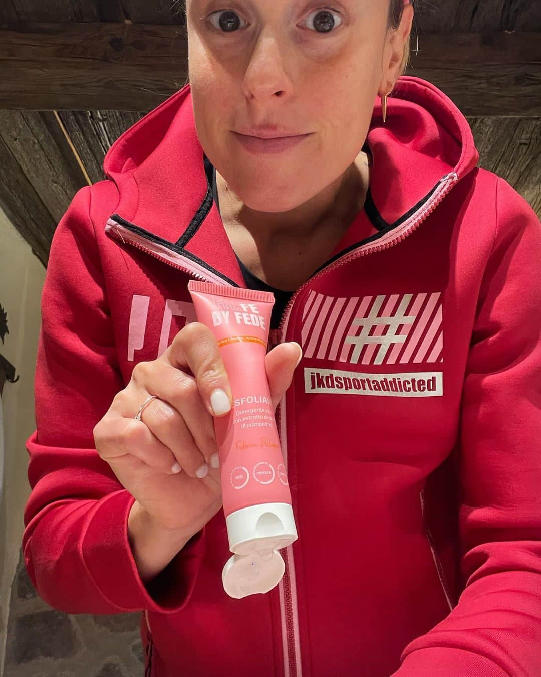 フェデリカ・ペレグリニさんのインスタグラム写真 - (フェデリカ・ペレグリニInstagram)「Active Lifestyle Active Skincare 🧖🏼‍♀️♥️🏃🏼‍♀️💨 E si inizia a correre….🤣  Trovate tutti i prodotti @fit.fe_byfede nei punti vendita @douglasitalia e online ☺️💕」11月27日 17時25分 - kikkafede88