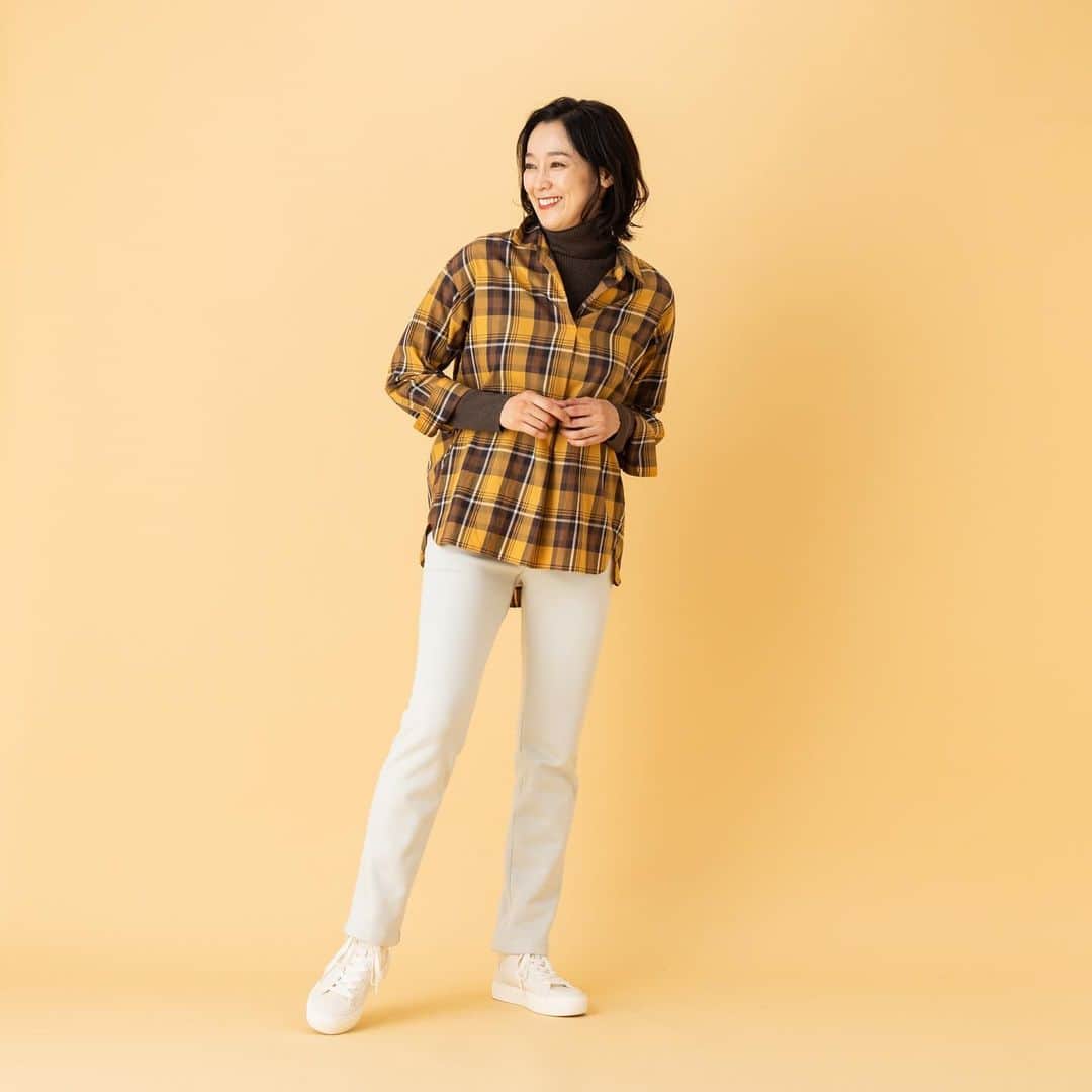 石橋奈美さんのインスタグラム写真 - (石橋奈美Instagram)「先日お仕事させて頂いた @ariki_jp さんのパンツ @shopch.jp   これからの季節に大活躍の裏起毛！ 裏起毛でシルエットを美しく決めてくれるパンツ。 伸縮性があって履き心地もとても良くて、シックにもカジュアルにもどんなスタイルにも合うところも嬉しい✨✨ (O.Aはこれからなので、また報告しますね〜)  今回もスタイリングを担当されてるのがカオルさん。 その場でテキパキ動きながら 即座にアイデアがひらめき、かっこいい着こなしを作り上げてくれる！！ スタイリングのお手本にさせて頂きます♫ @7wonders_kimkim   #ariki  #👖 #NMTinc. #NamiIshibashi #ショップチャンネル #fashion」11月27日 17時31分 - ishibashi.nami