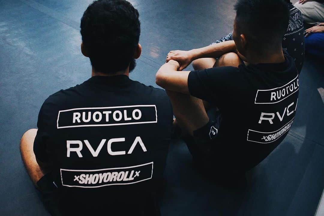 RVCA Japanさんのインスタグラム写真 - (RVCA JapanInstagram)「BJJ Jam Vol 1 スポーツ、背景、年齢、性別が異なる人々が集まり、マットの上で楽しい瞬間を共有するだけです。  BJJ Jam Vol1 presented by  Mixing people from different sports, backgrounds, age and gender…just to share a good moment on the mats.  Photos by: @_gohardgohan_」11月27日 17時34分 - rvcajapan