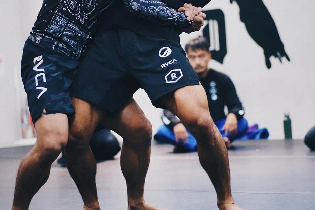 RVCA Japanのインスタグラム：「BJJ Jam Vol 1 スポーツ、背景、年齢、性別が異なる人々が集まり、マットの上で楽しい瞬間を共有するだけです。  BJJ Jam Vol1 presented by  Mixing people from different sports, backgrounds, age and gender…just to share a good moment on the mats.  Photos by: @_gohardgohan_」
