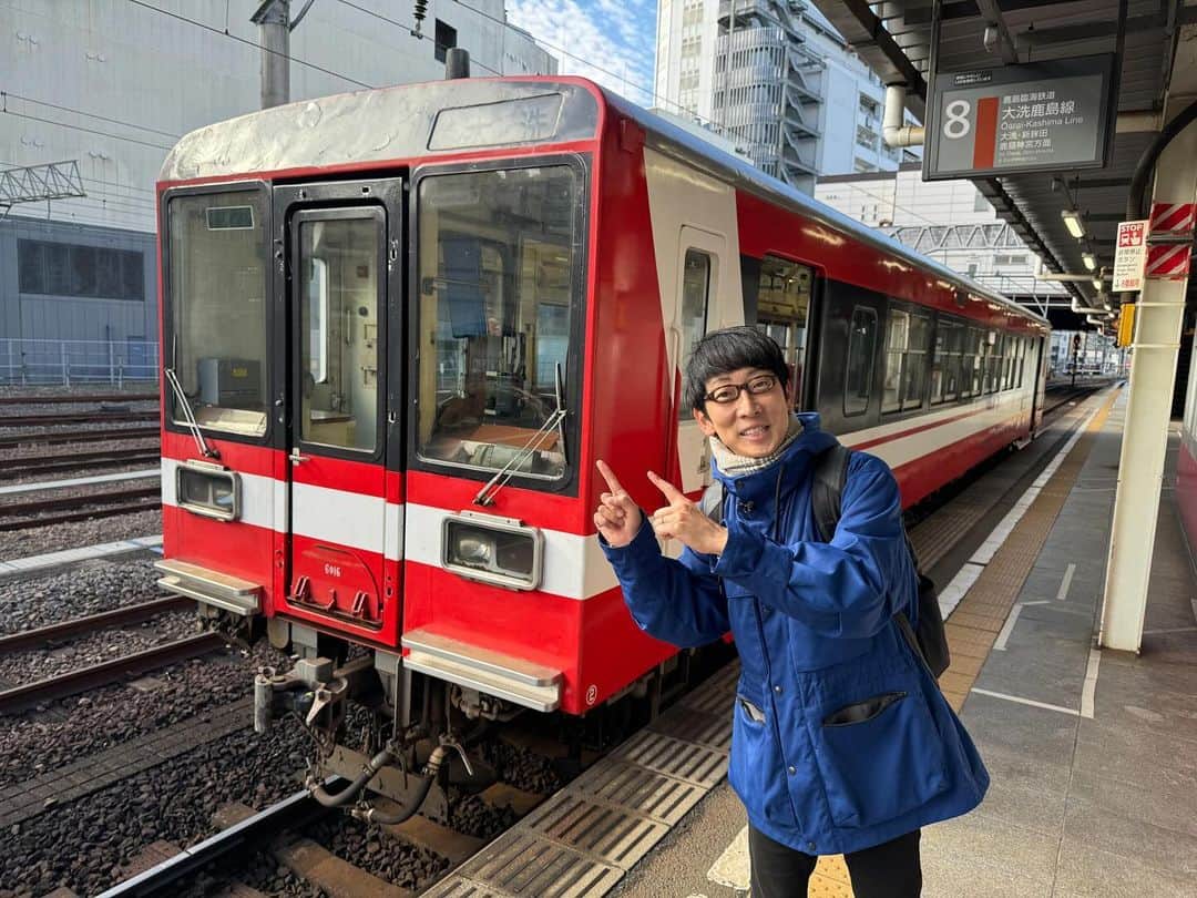 吉川正洋のインスタグラム：「今日は鹿島臨海鉄道で『鉄道ひとり旅』のロケでした。この番組では約7年ぶりの再訪シリーズです。  お天気も良くひとり旅日和。いつも通りのんびーりと旅をしてきましたので、放送をお楽しみに！  #鹿島臨海鉄道 #鉄道ひとり旅」