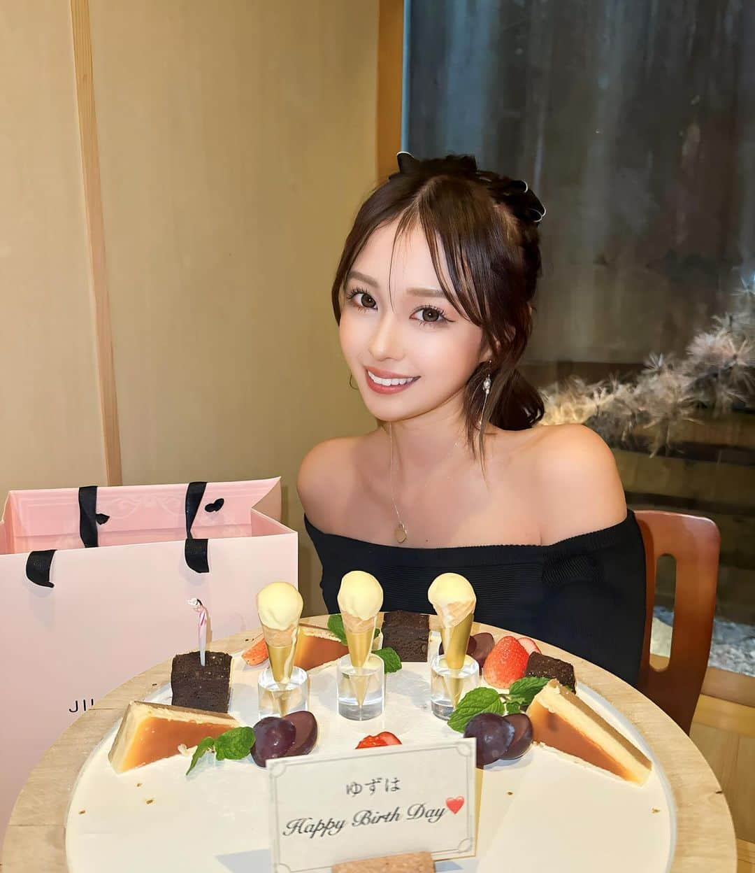 雨宮由乙花のインスタグラム：「今日は大好きな大好きな方に お誕生日をお祝いしてもらったひ🎂🩷  いっぱい近況報告 しあえて とっても幸せ🥰 いつもありがとうございます！！  帰ってからも余韻がすごい🤣♡ これかもずっとずっとずーっとらぶです💓💓」