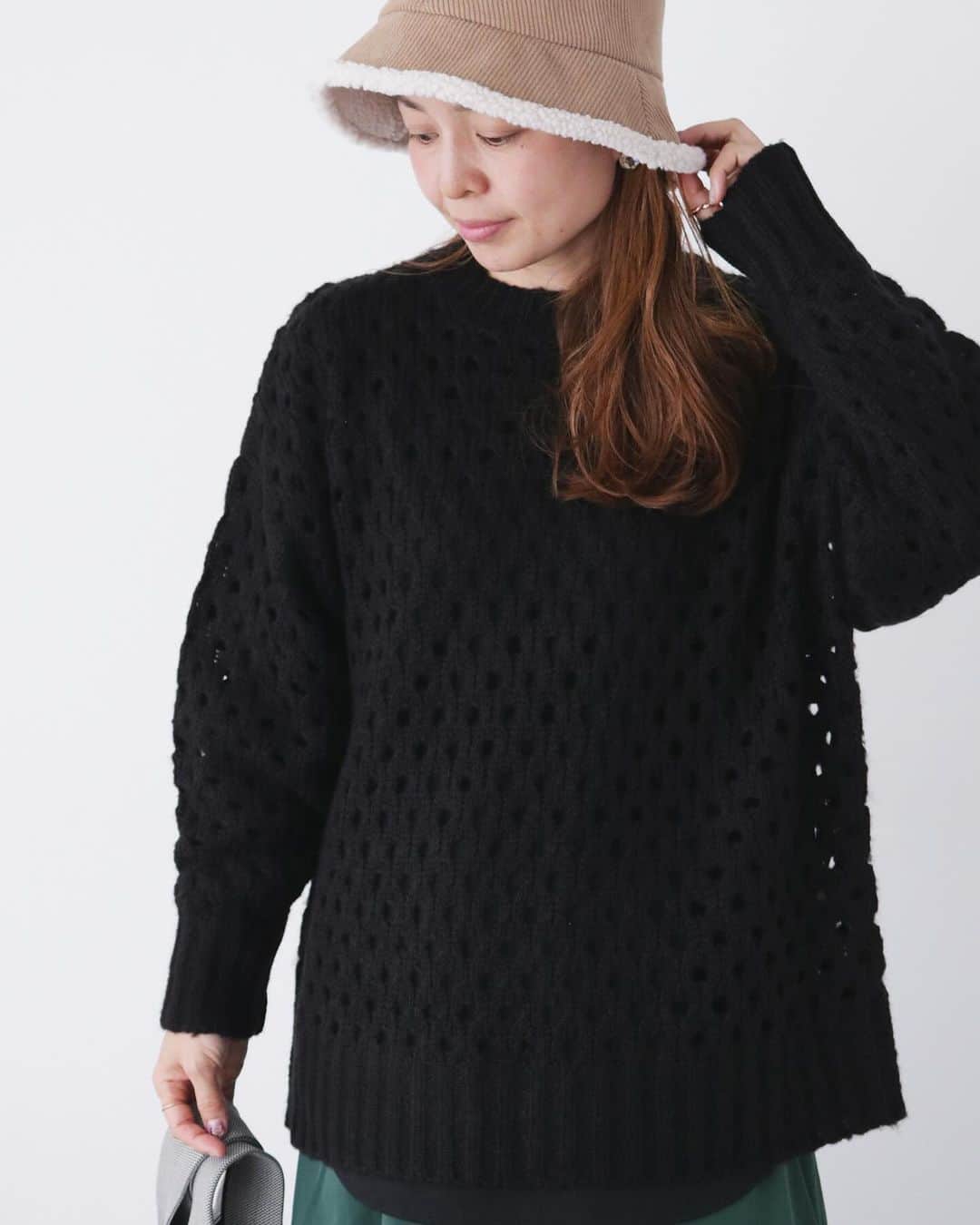 Lugnoncure（ルノンキュール）さんのインスタグラム写真 - (Lugnoncure（ルノンキュール）Instagram)「【Recommend Style】 ⁡ ざっくりとした透かし編みで軽やかに仕上げたニットにパール付きのデニムを合わせてさりげない女性らしさをプラスしたカジュアルスタイル。 ⁡ ニットのマルシェバッグやカラーシューズを合わせて遊び心を取り入れて◎ ⁡ —————————————— ⁡ #knit ¥6,490(tax incl.) _No.1610339 off-white/beige/black ⁡ —————————————— ⁡ ※商品画像は、撮影環境やご利用のPC・スマートフォンのモニター環境などにより実物と色味に差異がある場合がございます。 ⁡ ⁡ #lugnoncure #ルノンキュール #オフコーデ #キレイめカジュアル #オフスタイル #休日コーデ #大人カジュアル #カジュアルコーデ #トラッドスタイル #透かし編みニット #トレンド #2023aw #canshopig」11月27日 17時54分 - lugnoncure
