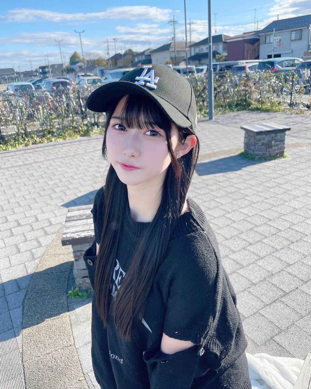 一宮彩夏のインスタグラム：「𓅫𓂃𓅫𓂃𓅫   ⁡ ⁡こういうラフなコーデの日もあります✌︎ ⁡ ⁡ #jamscollection #ジャムズ #一宮彩夏 #outfit #photooftheday #selfie #instagood#portrait #instafhoto #idol  #japanidol #ootd #ootdfashion#自撮り#カジュアルコーデ #キャップ女子 #neweracap #shein #nike」