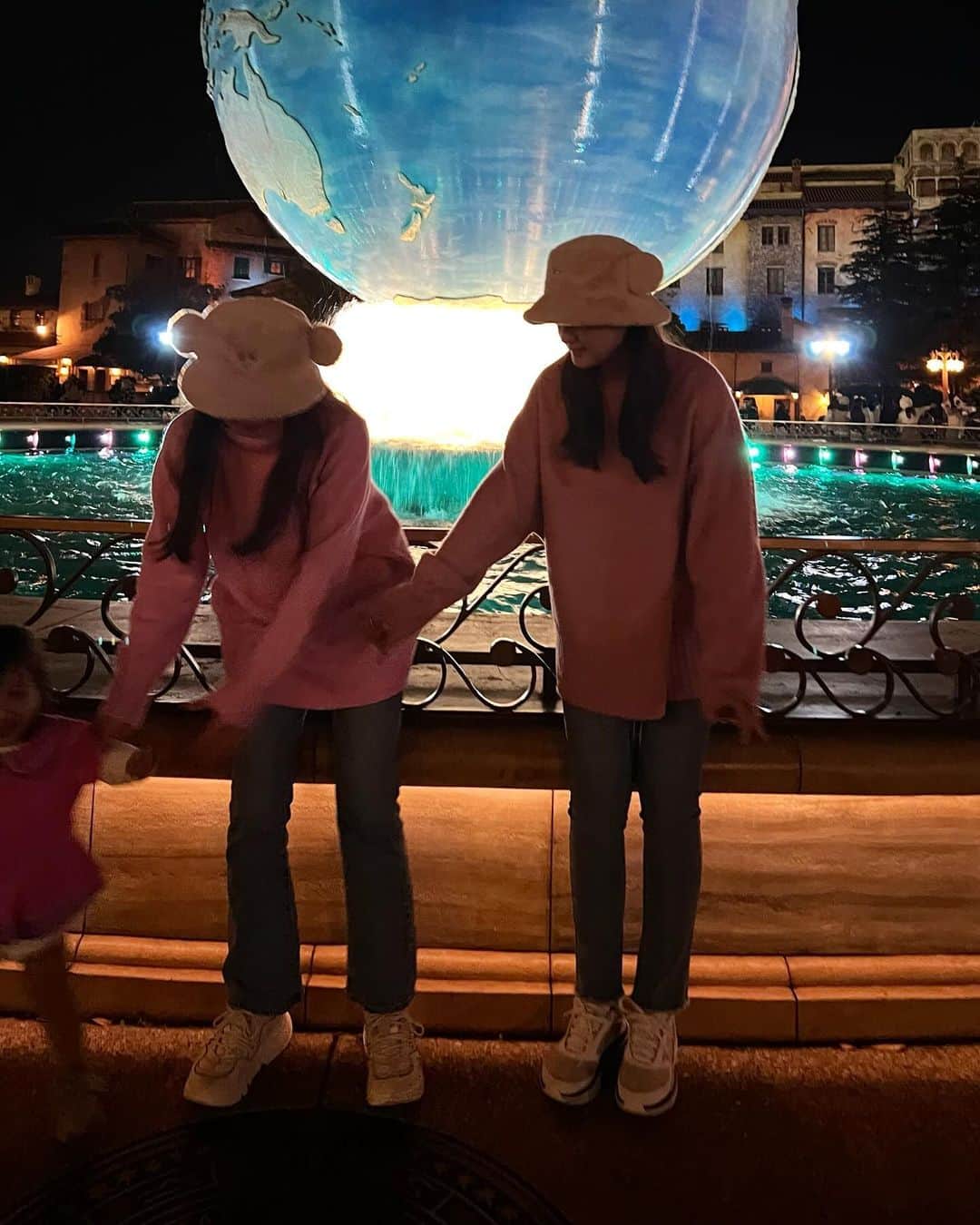 金田彩奈さんのインスタグラム写真 - (金田彩奈Instagram)「🫧‪  いつものメンバーで行ってきたよ👨‍👩‍👦 クリスマスパーティーも楽しみ🥰🎄.*  #ディズニーシー #クリスマスディズニー #バイク #バイク女子 #バイク乗り #バイクのある生活 #バイクのある風景 #バイク好き #バイクが好きだ #バイク好きな人と繋がりたい #バイク乗りと繋がりたい #バイク旅 #バイクツーリング #バイクが好きだ #カブ #スーパーカブ #アングラー #釣り女子 #釣りガール #cub #supercub #cb400 #gsxs1000gt #bike #bikelife #biker #bikegirl #motercycle #bikeweek #bikewear #angler」11月27日 17時52分 - ayn120