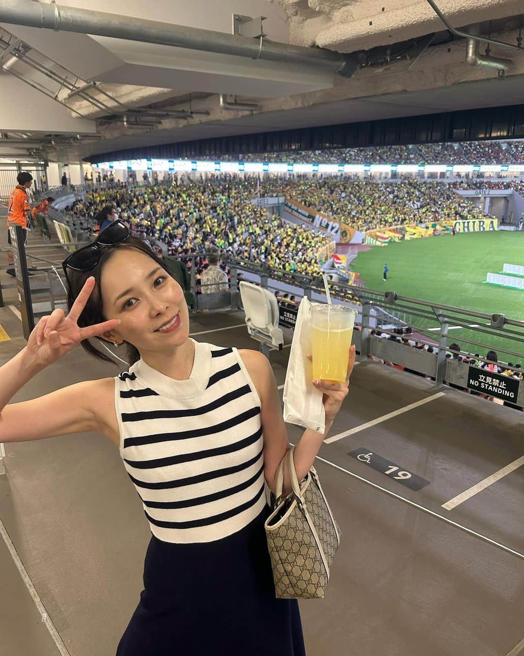 黒澤詩音さんのインスタグラム写真 - (黒澤詩音Instagram)「#jefunited ⚽️  ジェフ千葉の2023シーズンが終了しました。 今年もJリーグ、面白かったですね！  私たちの誇り！ 来年も！WIN BY ALL！  夢を繋いでいく姿に感動を貰いました。応援番組MCとして、黄色の情熱を絶やさず年越しをしたいと思います！2024シーズンも共に戦いましょう！！  また昨日の『WIN BY ALL!』放送内でもお伝えしましたが、 オフシーズンも内容盛り沢山でお届けします！ 次回の放送は番組編成の関係で16:00〜からとなっています。 お忘れなく！  #ジェフユナイテッド市原千葉 #ジェフ千葉 #Jリーグ #jleague #soccer #football」11月27日 17時57分 - shionkurosawa_official