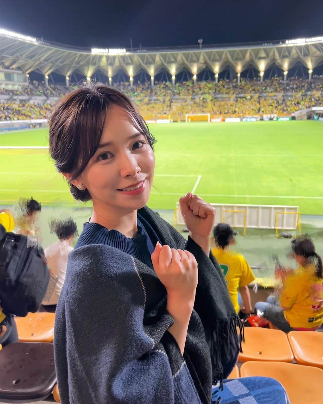 黒澤詩音さんのインスタグラム写真 - (黒澤詩音Instagram)「#jefunited ⚽️  ジェフ千葉の2023シーズンが終了しました。 今年もJリーグ、面白かったですね！  私たちの誇り！ 来年も！WIN BY ALL！  夢を繋いでいく姿に感動を貰いました。応援番組MCとして、黄色の情熱を絶やさず年越しをしたいと思います！2024シーズンも共に戦いましょう！！  また昨日の『WIN BY ALL!』放送内でもお伝えしましたが、 オフシーズンも内容盛り沢山でお届けします！ 次回の放送は番組編成の関係で16:00〜からとなっています。 お忘れなく！  #ジェフユナイテッド市原千葉 #ジェフ千葉 #Jリーグ #jleague #soccer #football」11月27日 17時57分 - shionkurosawa_official