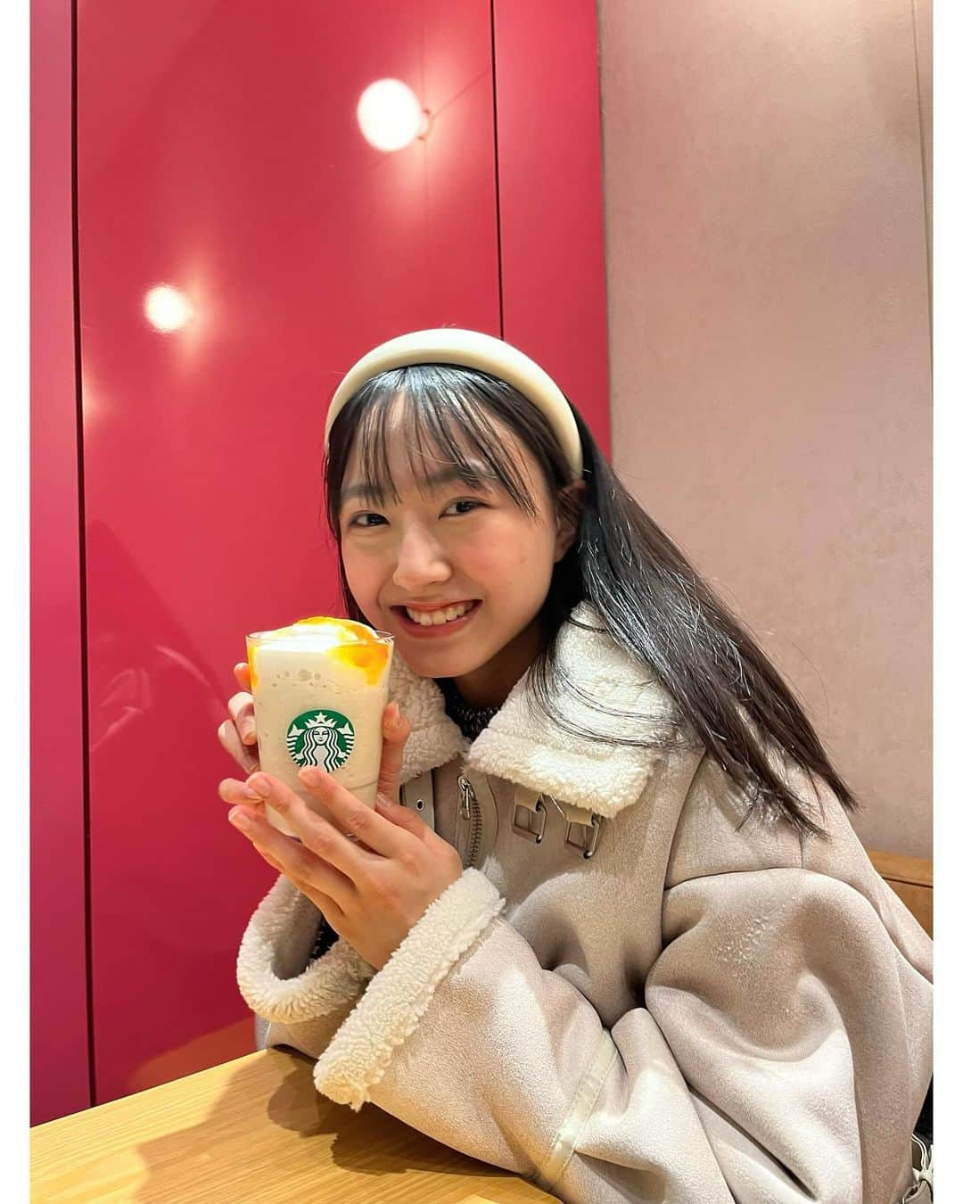 国本姫万里さんのインスタグラム写真 - (国本姫万里Instagram)「スタバの紅茶専門店に行ってきた！  3枚目の写真は美味しそうすぎて食べようとしてます🐶  #国本姫万里 #ひまり #スターダストプロモーション #スターダストプロモーション制作3部  #ニコラ #モデル #ニコラモデル #ニコモ #カンコー #カンコー委員会 #nicola #ニコラ12月号 #09 #スタバ紅茶専門店 #スタバ #中2」11月27日 17時57分 - himari_kunimoto_official